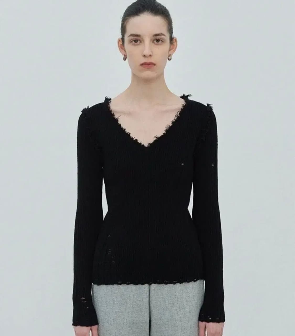 (구해요) 다이애그널 데미지 니트 블랙 상품이미지1