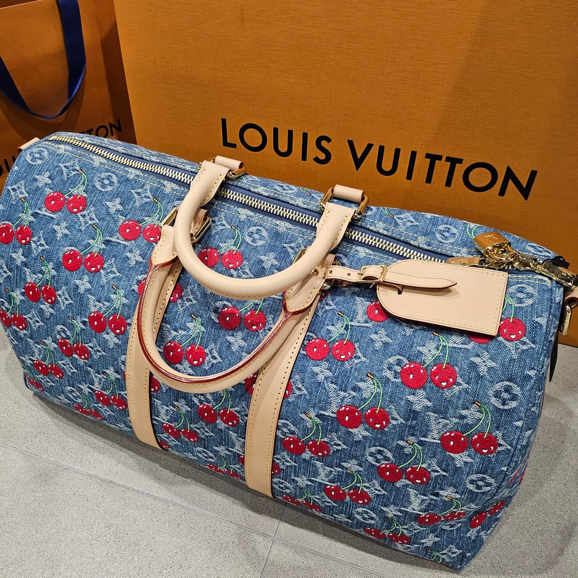 루이비통 x 무라카미 타카시 키폴 반둘리에 45 모노그램 체리 데님 상품이미지7