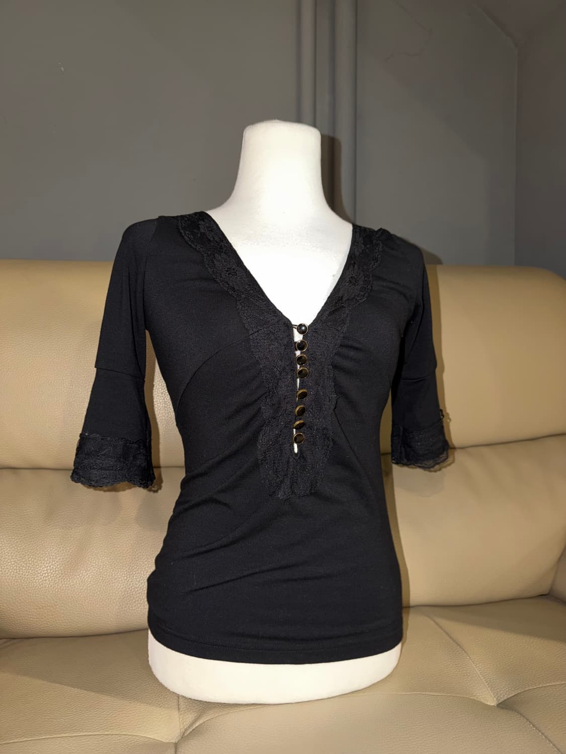 deep v-neck button-up lace top 상품이미지1