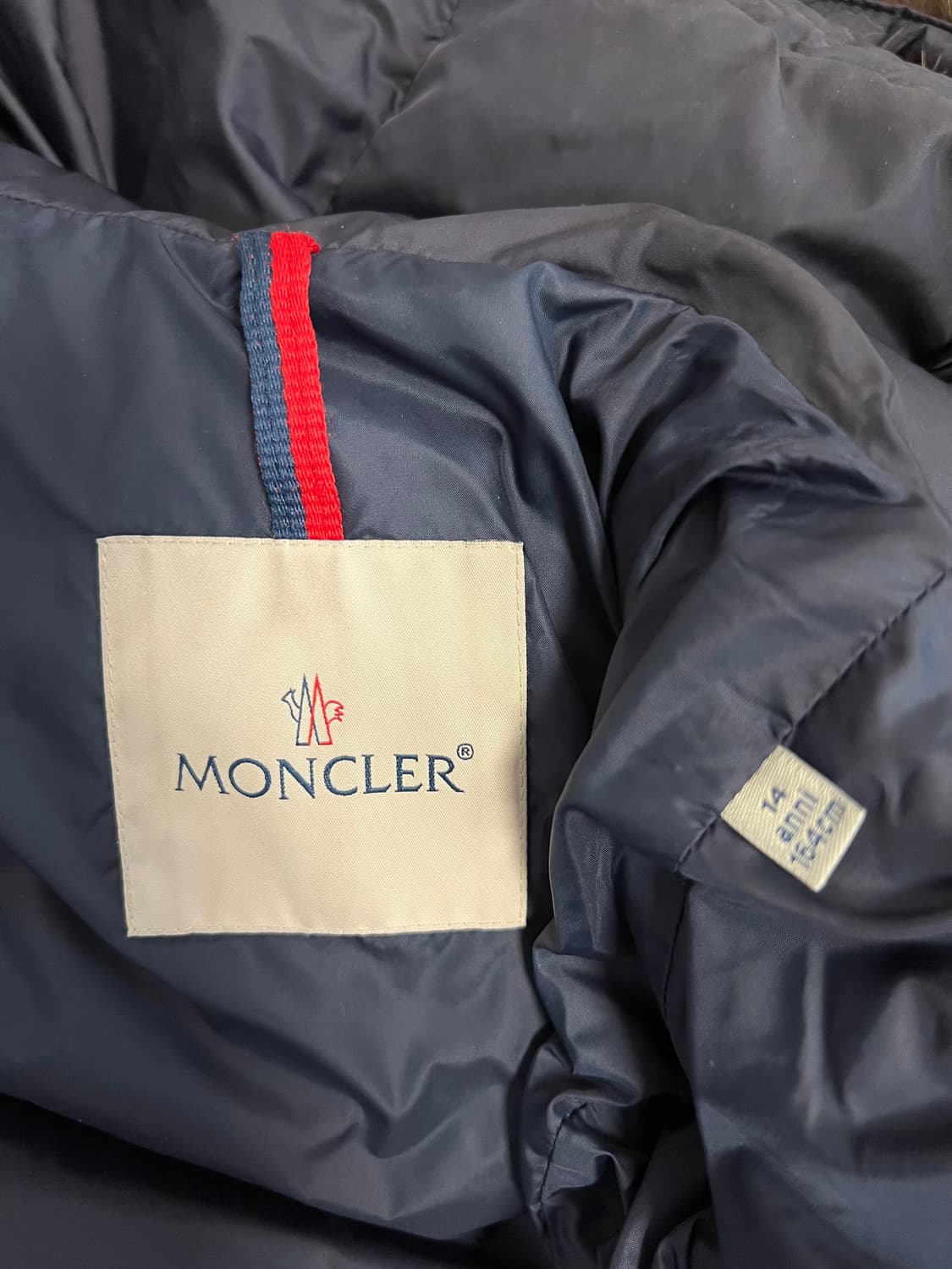 정품 몽클레어 네이비 패딩 14Y 상품이미지4