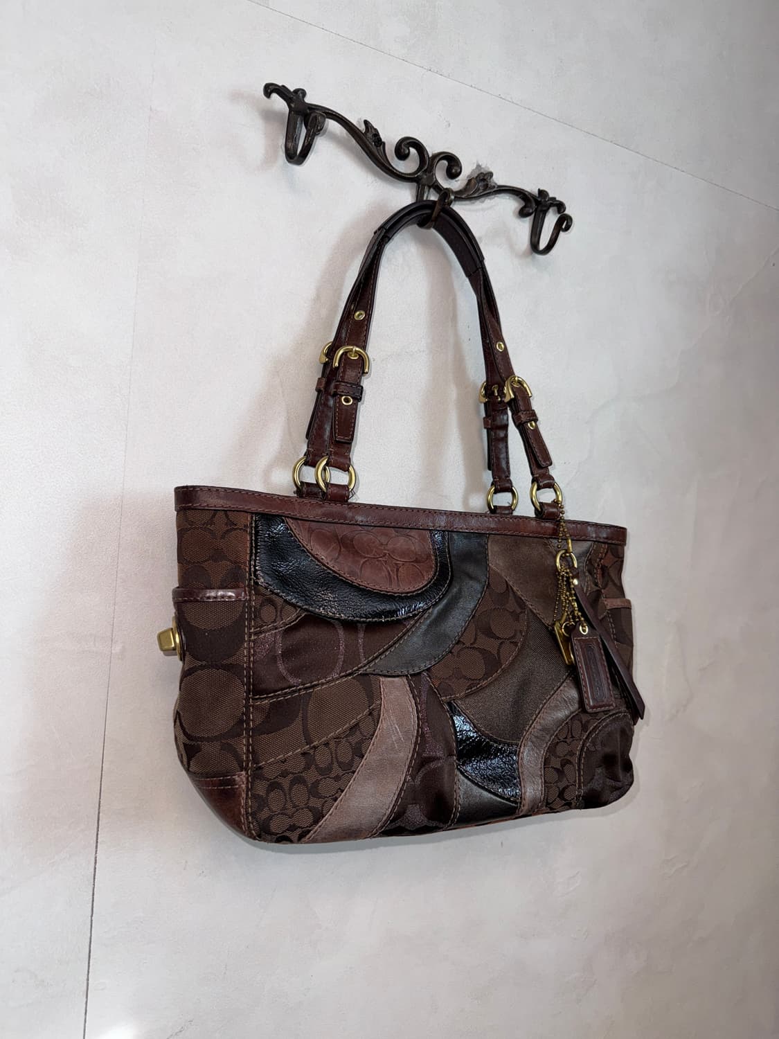 Coach brown multi pattern patchwork 숄더백 상품이미지2
