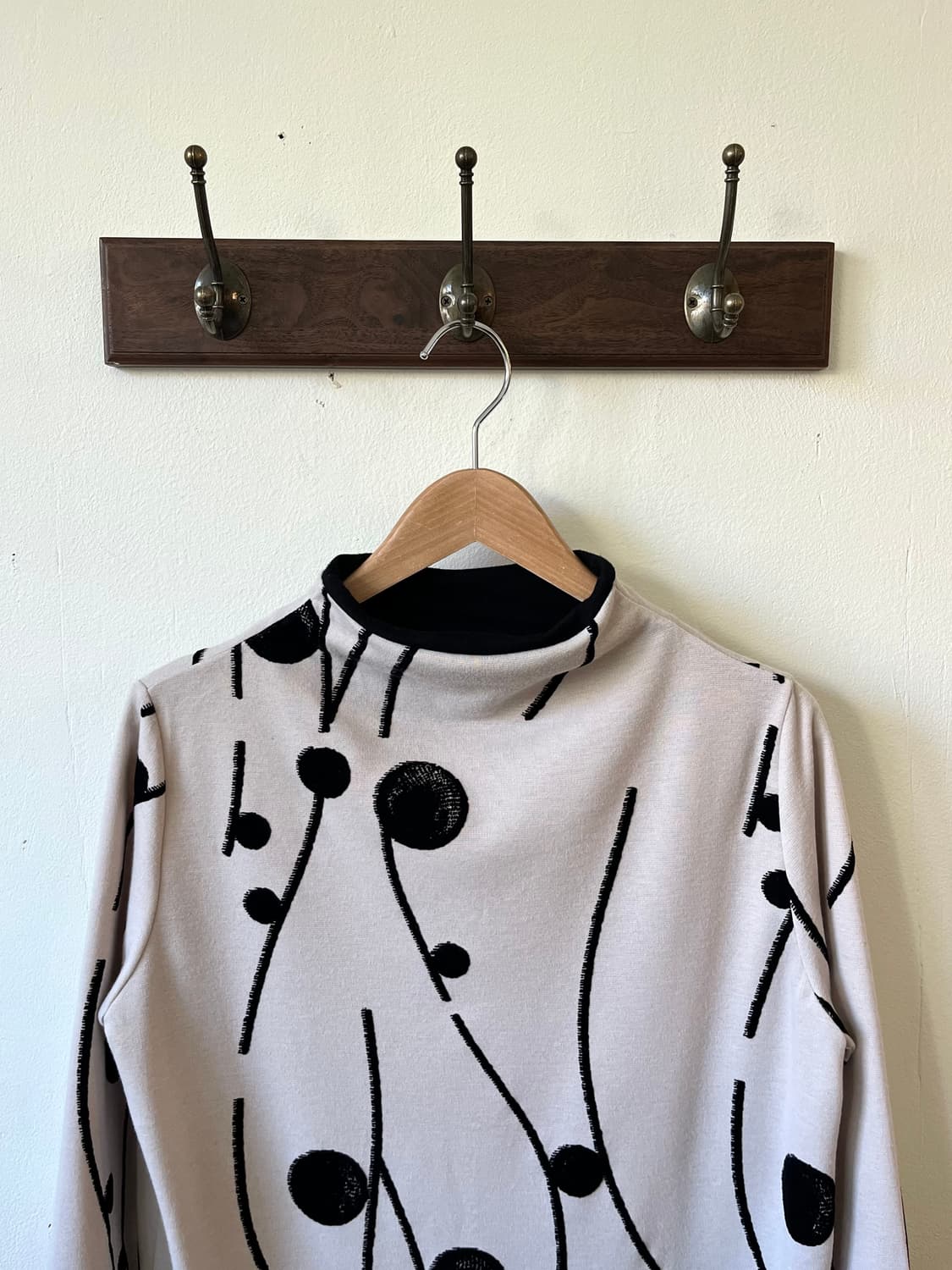 Rough Rare 아크 패턴 터틀넥 상품이미지2