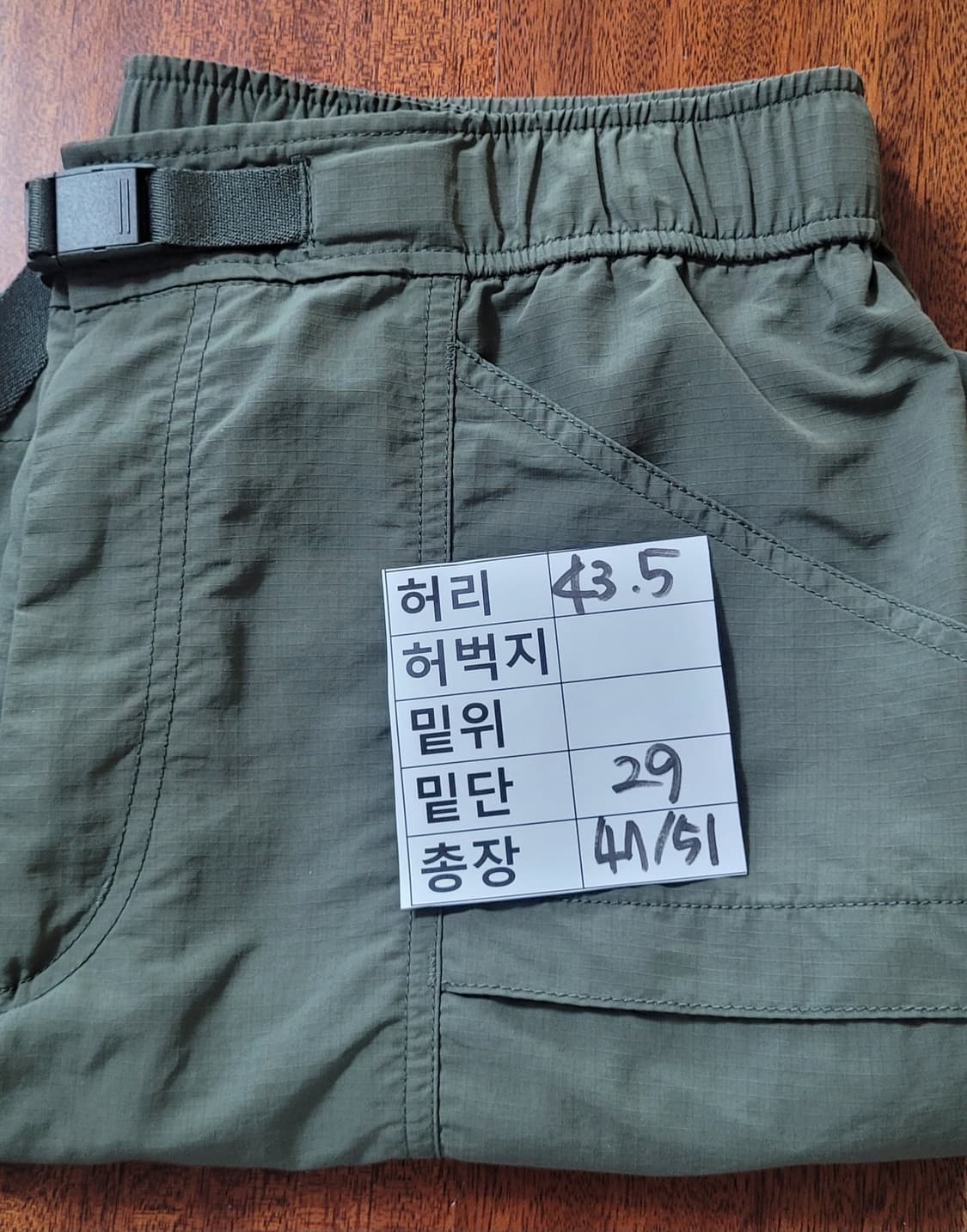 (남성33~34인치)유니클로 카키색 카고 반바지(얇아용) 상품이미지9