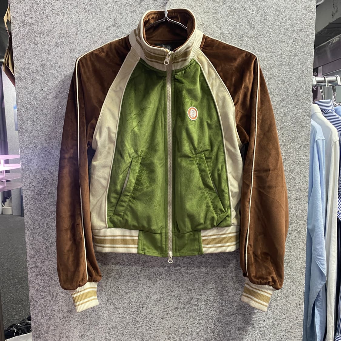 배드블러드 로고 배색 벨벳 자켓 B3188 상품이미지2