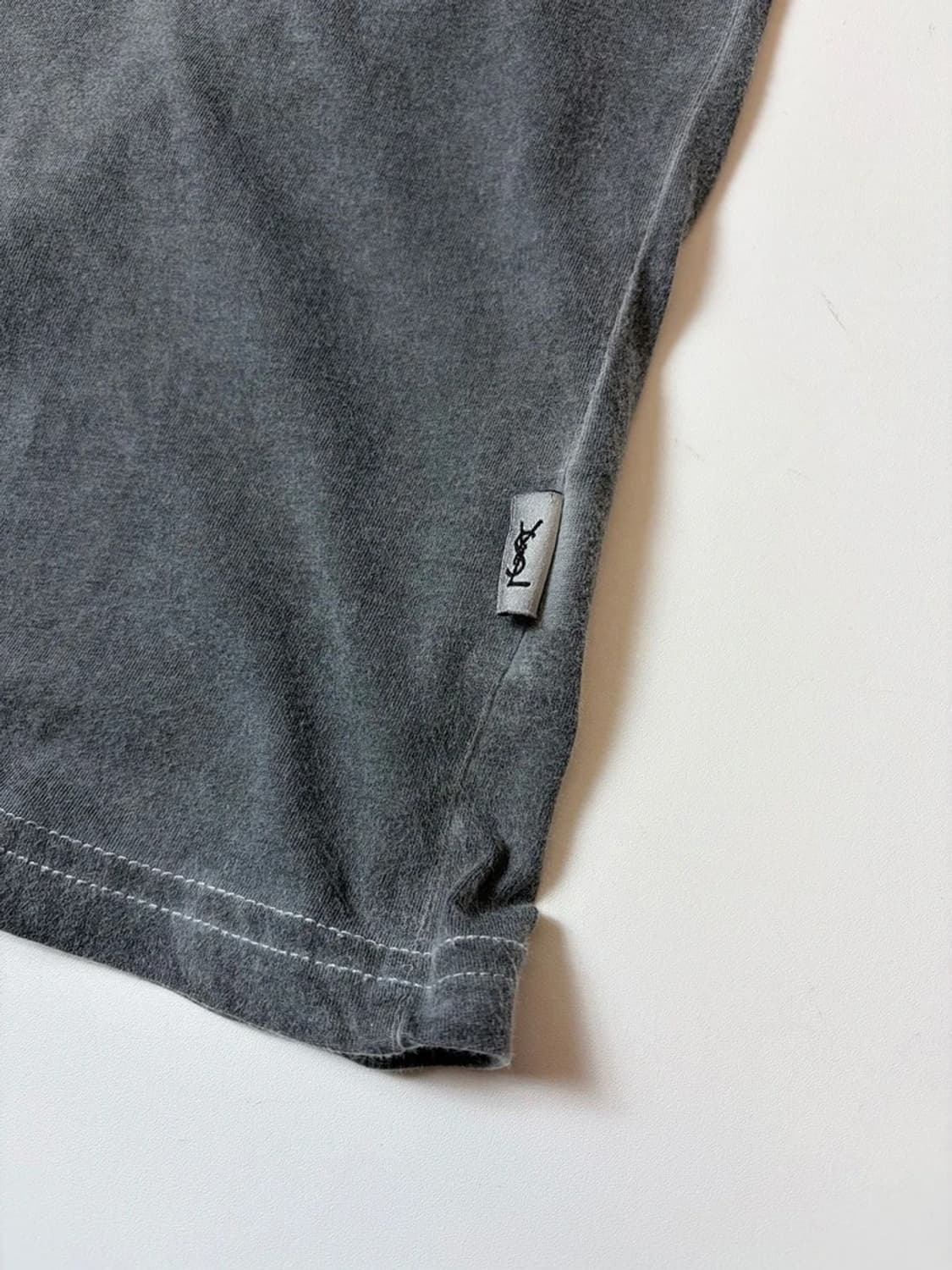 입생로랑 00's 스터드 브이넥 반팔 티셔츠 PN9572 상품이미지4