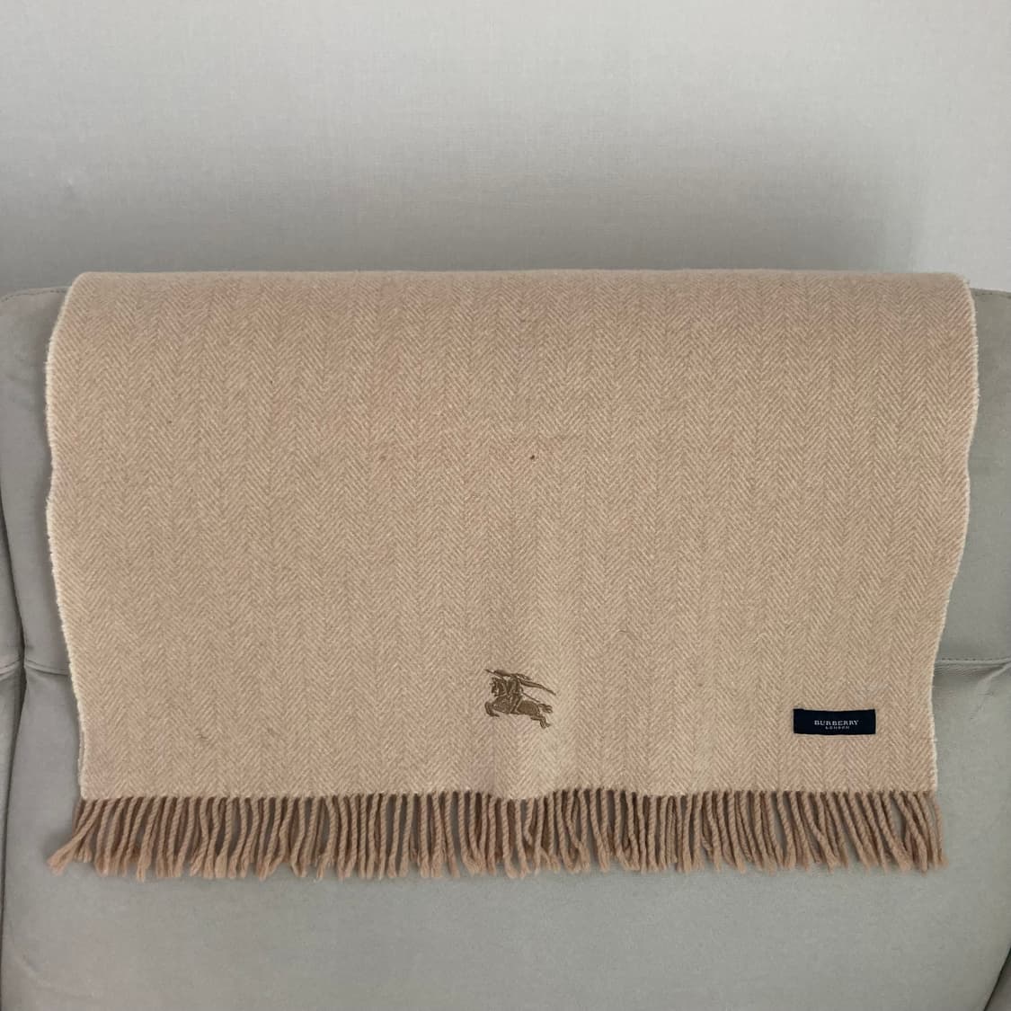 정품) 버버리 울100 숄 겸 무릎담요 베이지 상품이미지1
