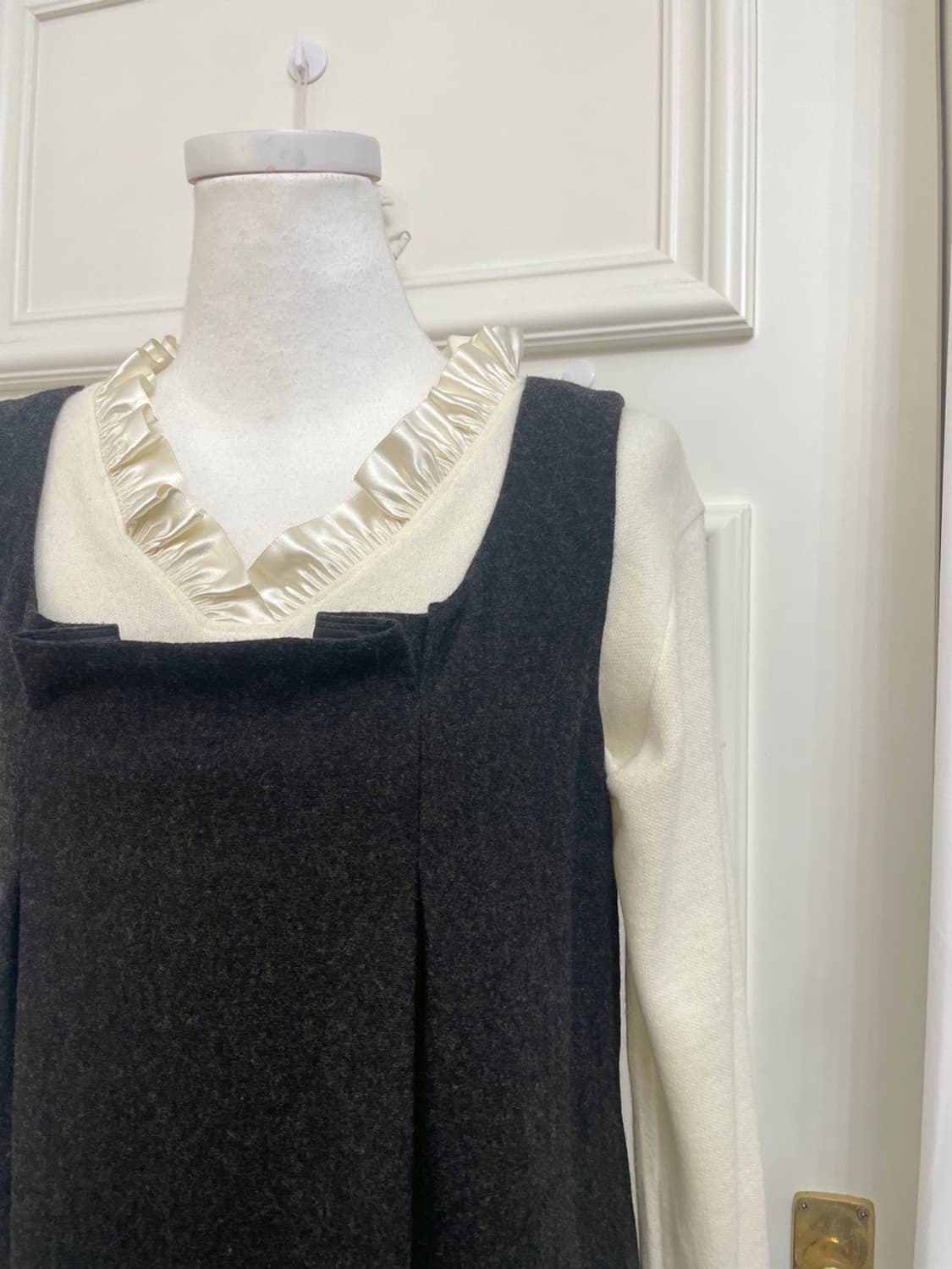 ivory satin frill point knit&black pleat 상품이미지7