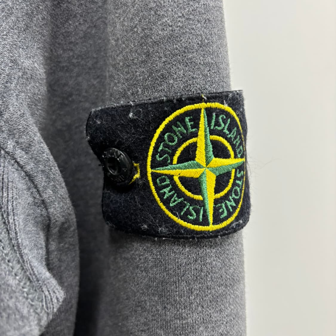 [M]스톤아일랜드 와펜패치 후드집업 상품이미지2