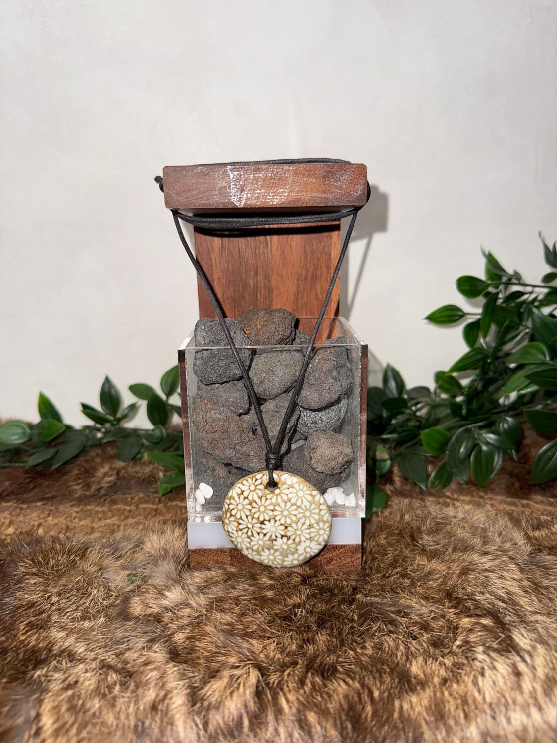Beige brown floral ceramic necklace  상품이미지1