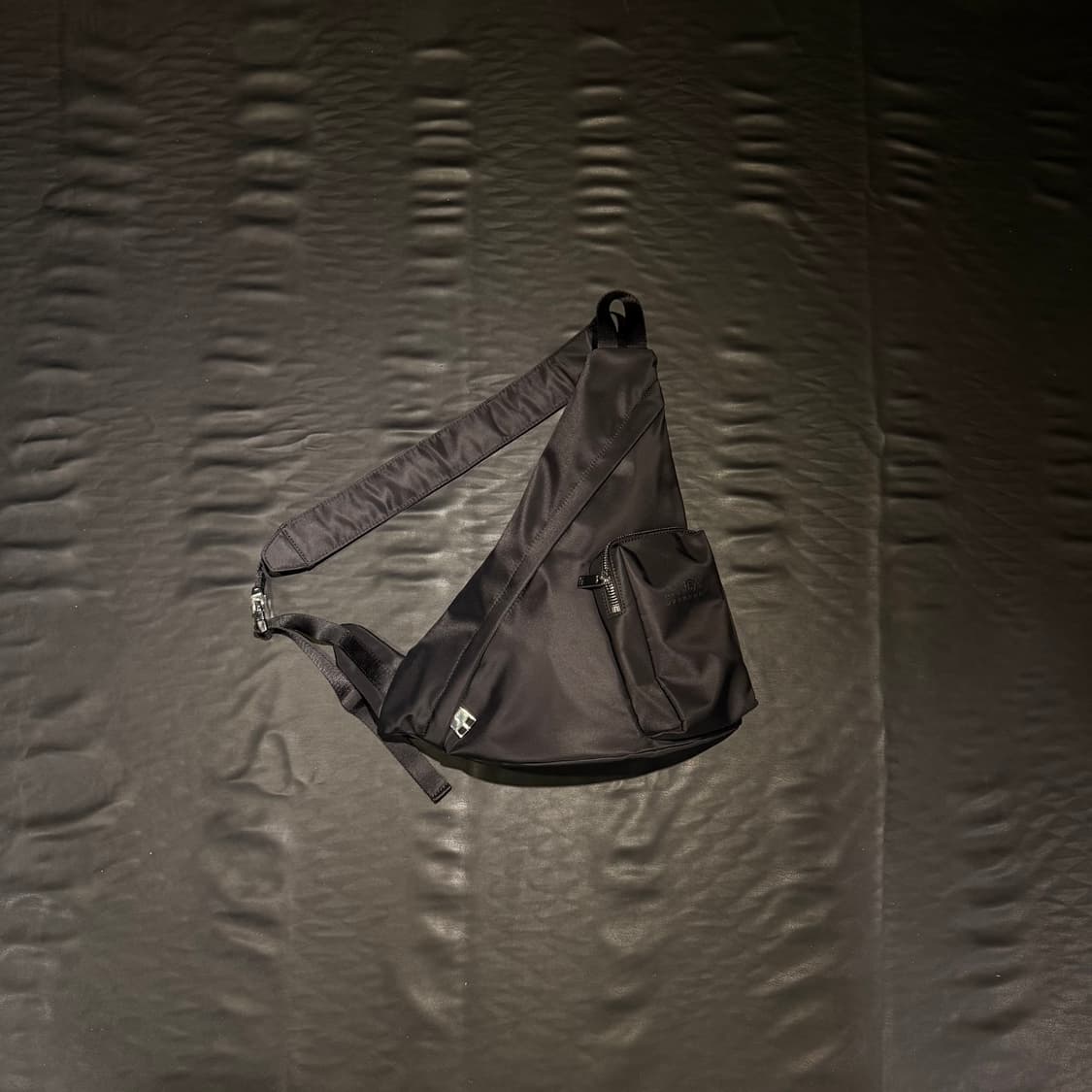 엠엠식스 메종마르지엘라 나일론 슬링백 블랙 상품이미지1