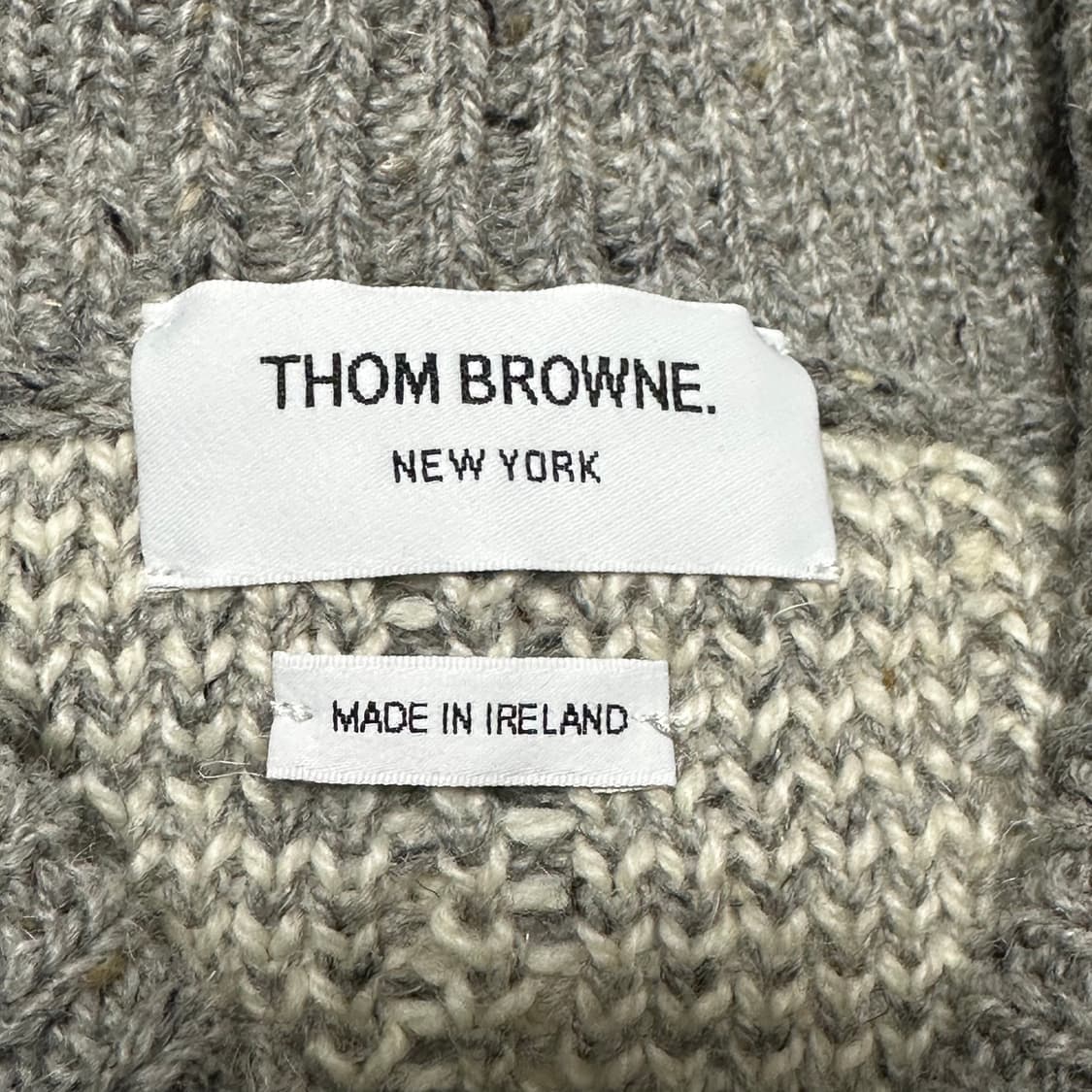 4 톰브라운 트위스트 케이블 브이넥 니트 상품이미지4