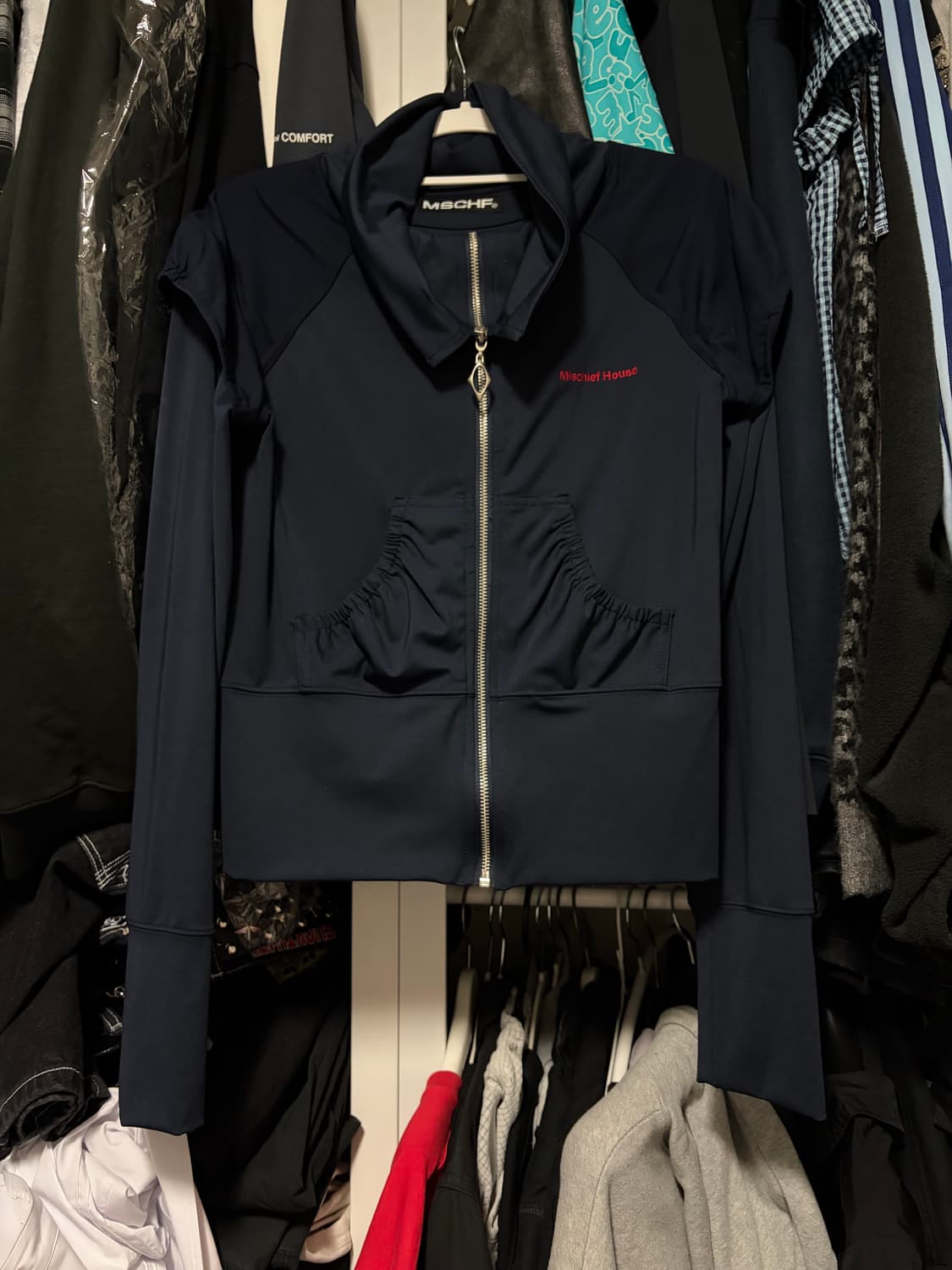 미스치프 메쉬 퍼프 터틀넥 집업 상품이미지1