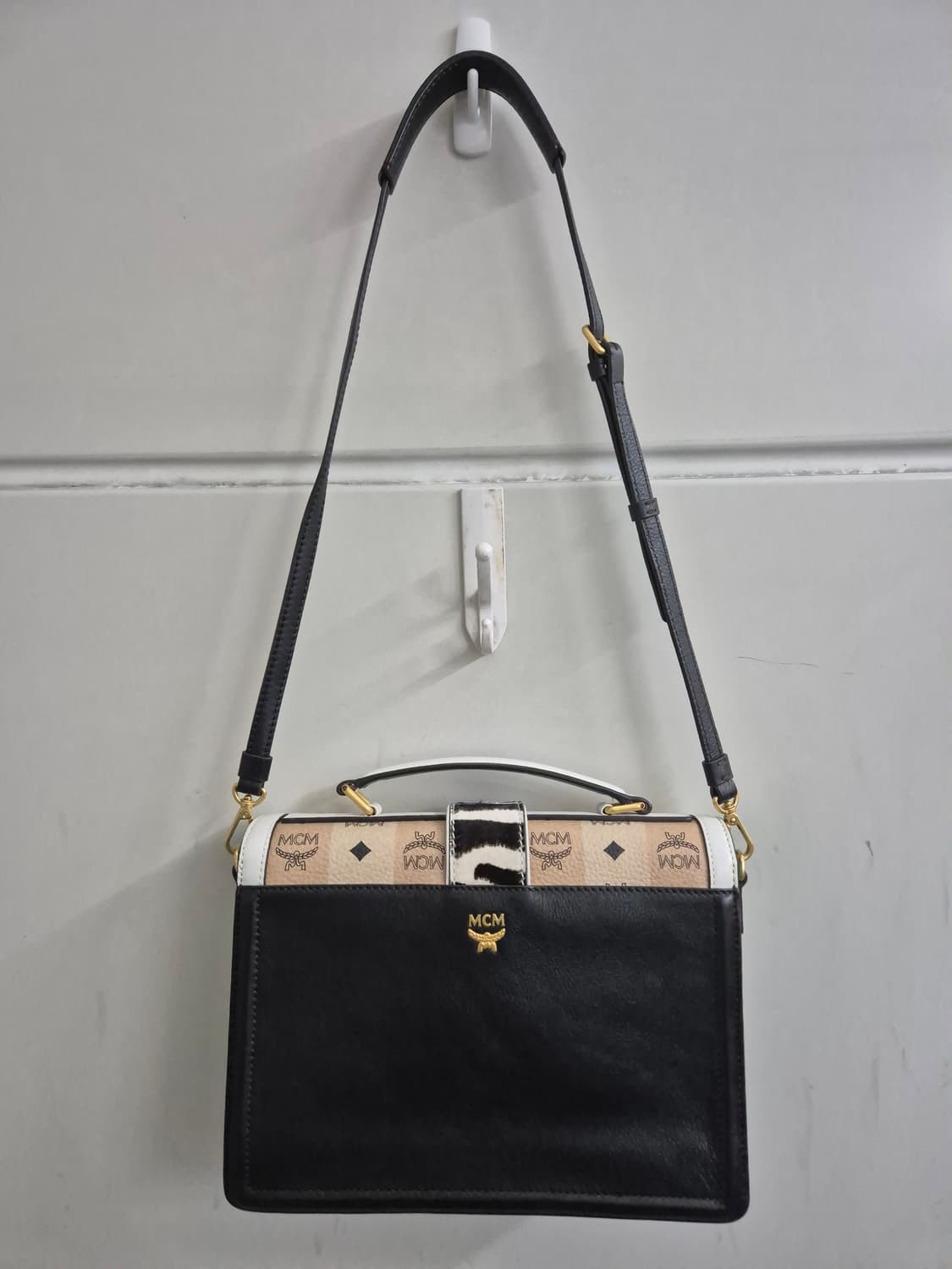 MCM 베로니카 비세토스 레더 탑 핸들 사첼백 상품이미지5