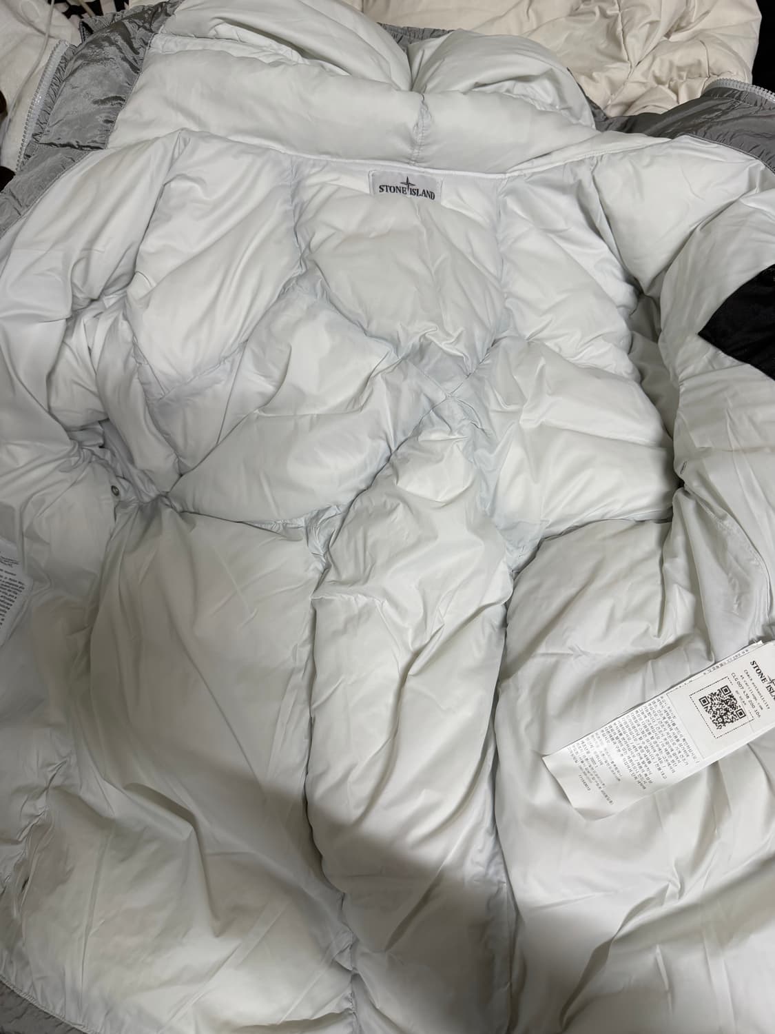 스톤 아일랜드 나일론 메탈 에코닐 재생 나일론 패딩 상품이미지5