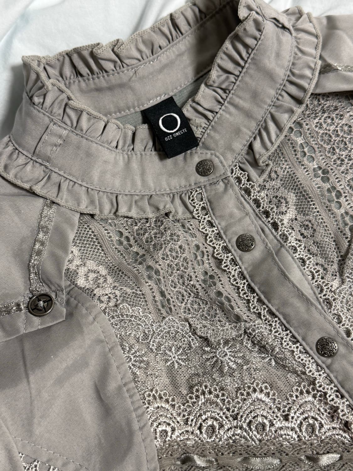 오즈온 ozz on 빈티지 레이스 반팔 블라우스 그레이 상품이미지5