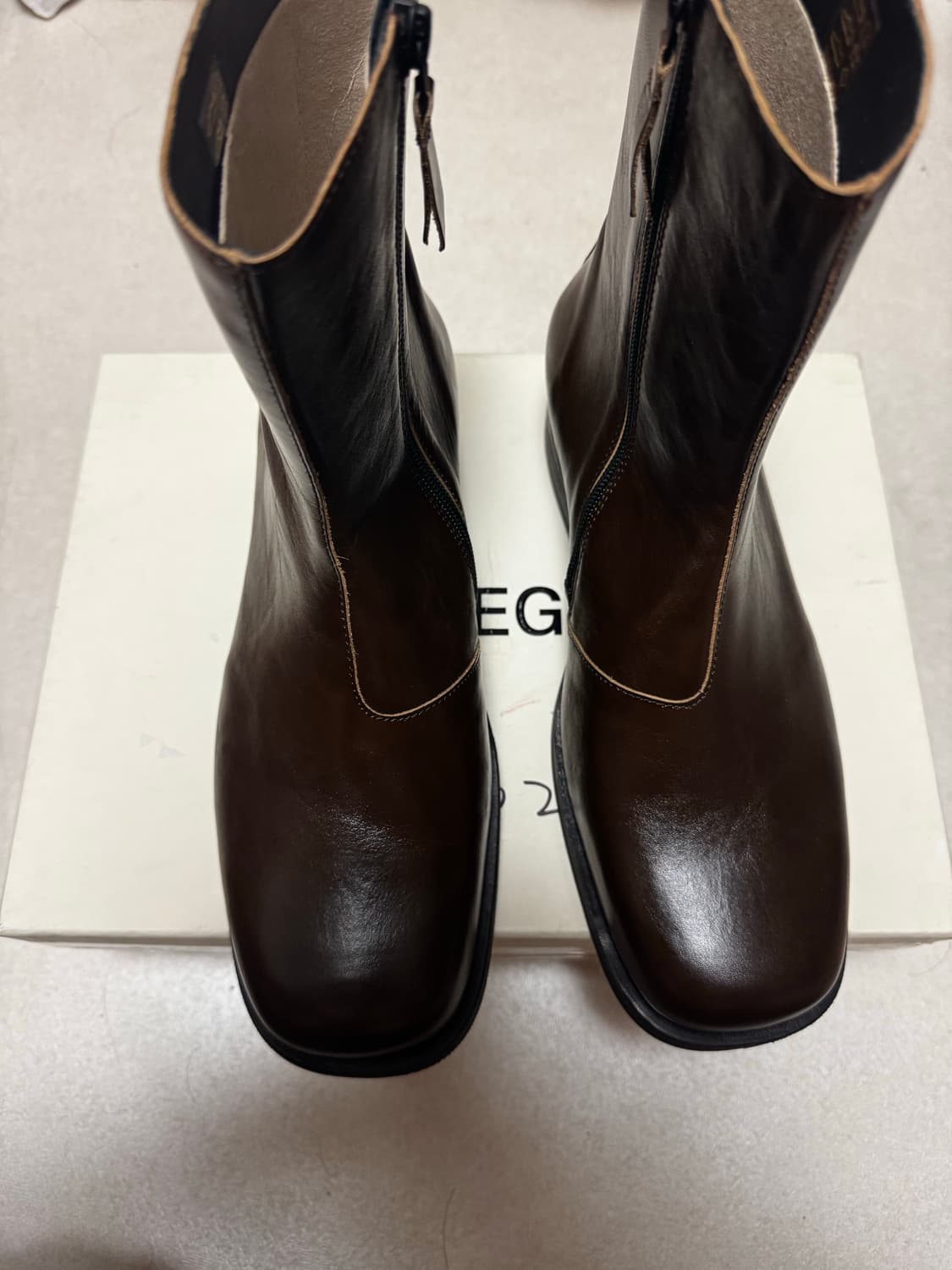 아워레가시 카미온 42 올리브레더 새상품 상품이미지1