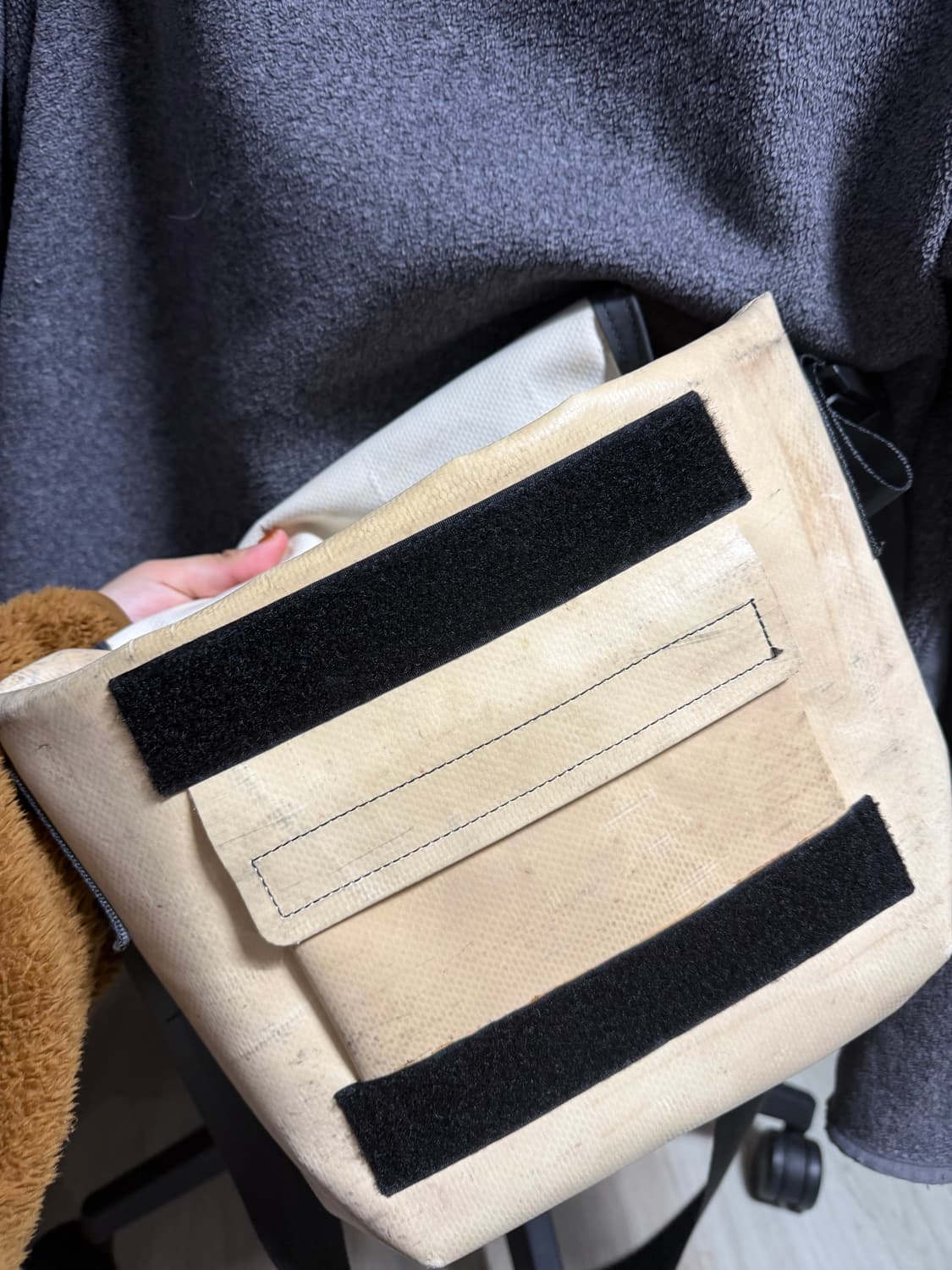 프라이탁 덱스터 F14 DEXTER 크림색 / 상태 최상 / 압구정 구매 상품이미지3