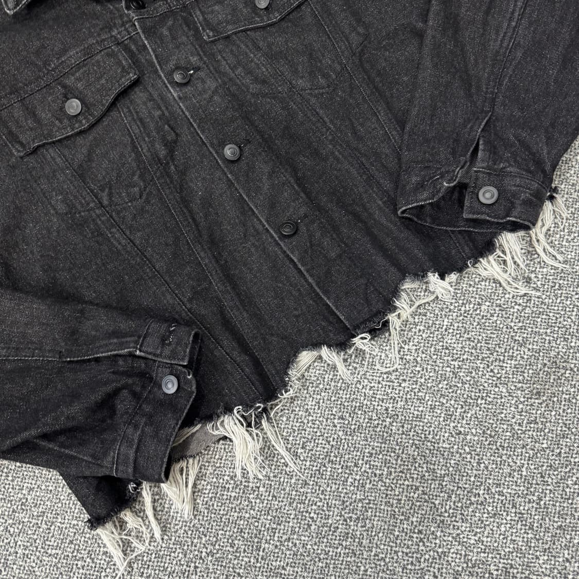 무센트 크롭 데미지 흑청 데님 자켓 상품이미지4