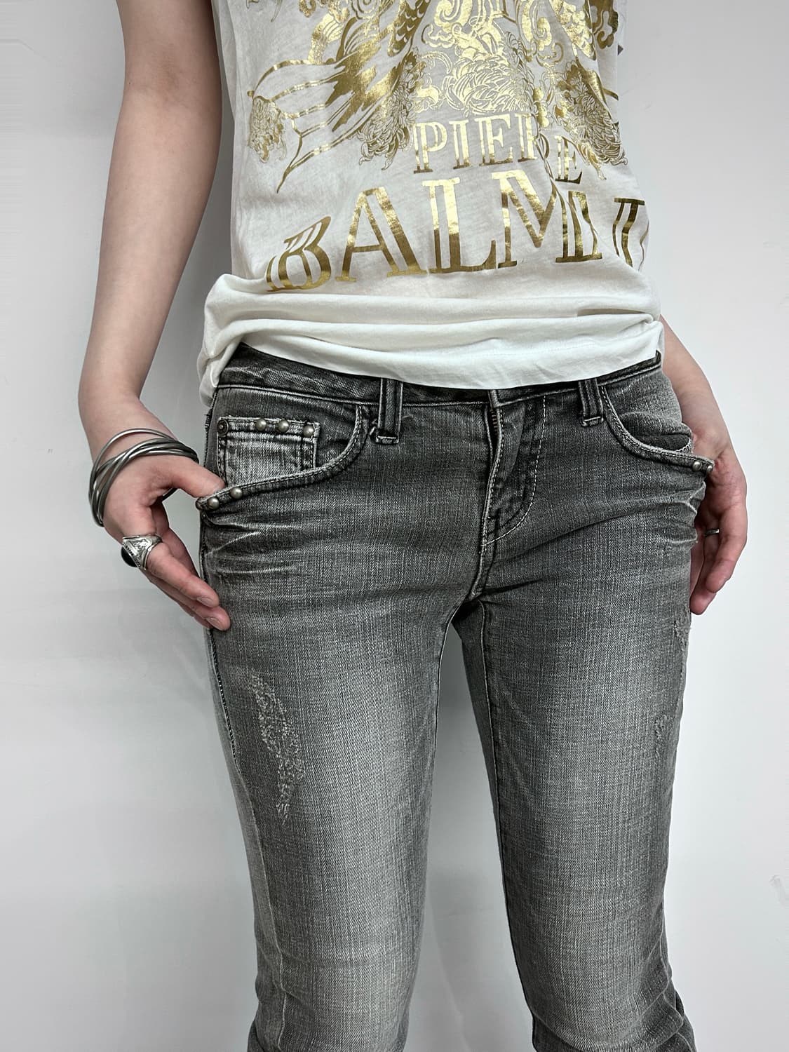 Light Grey Studded Flare Low-rise Jeans 상품이미지2