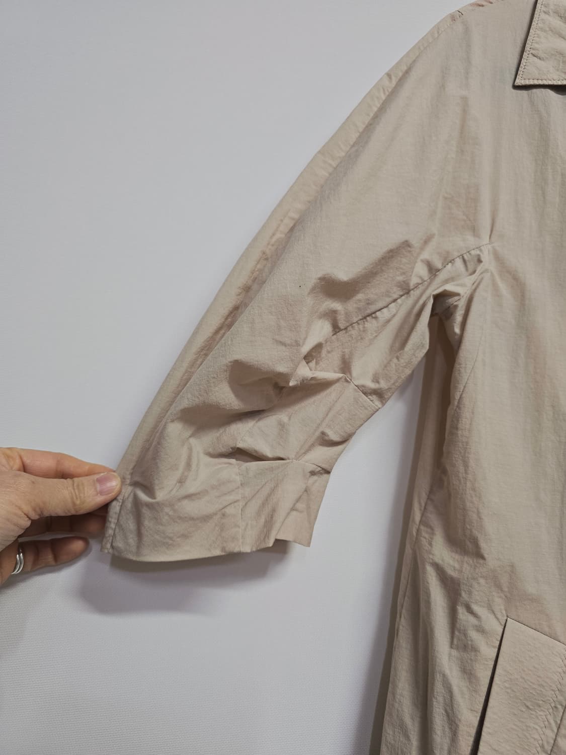 데코 베이지 7부 롱 셔츠형 원피스 상품이미지4