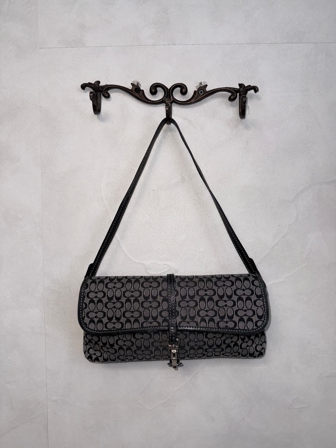 Coach black logo buckle mini 숄더백 상품이미지1