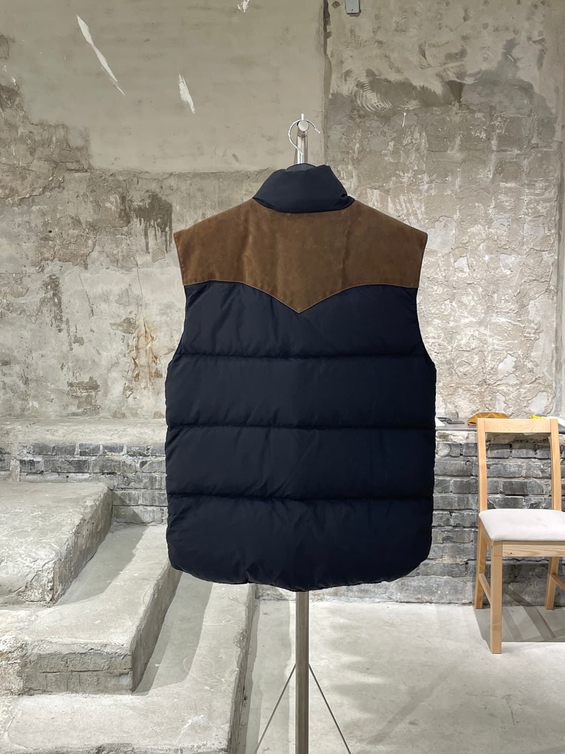 데님 앤 서플라이 랄프로렌 블랙 앤 카모 리버시블 덕 다운 베스트 상품이미지4