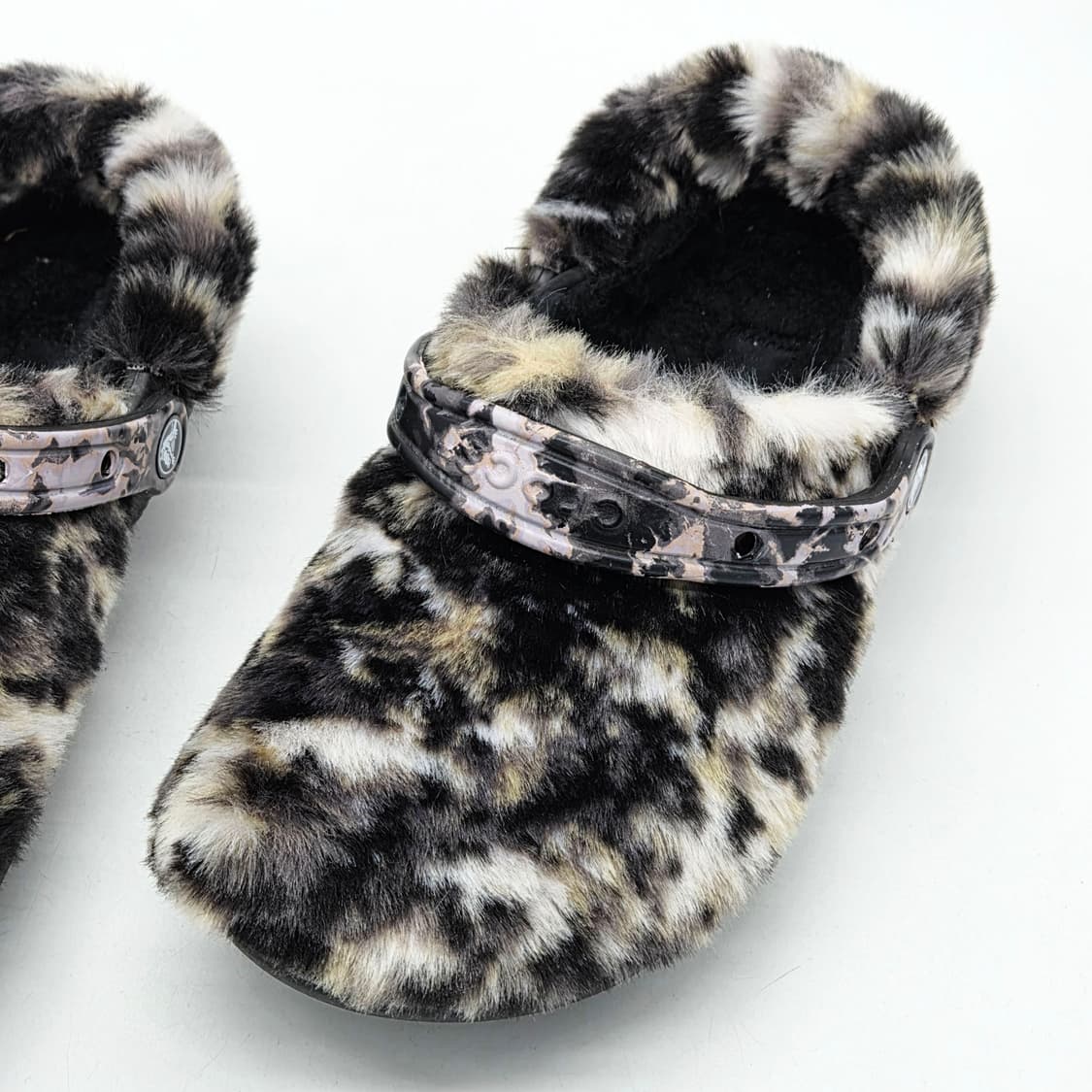  크록스 클래식 퍼 슈어 클로그 블랙 멀티 (M5 W7)  상품이미지4