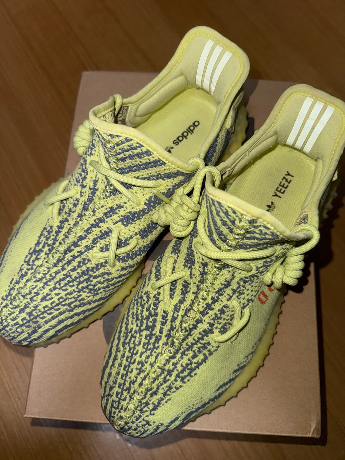 아디다스 이지 부스트 350 V2 세미 프로즌 옐로우 270 상품이미지1