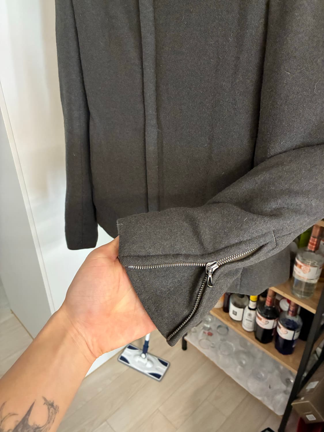 카즈유키 쿠마가이 사선 패딩 자켓 상품이미지3