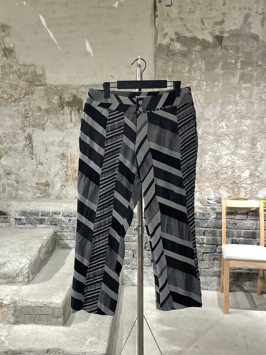 이세이 미야케 그레이 슬래시 나일론 팬츠 상품이미지1