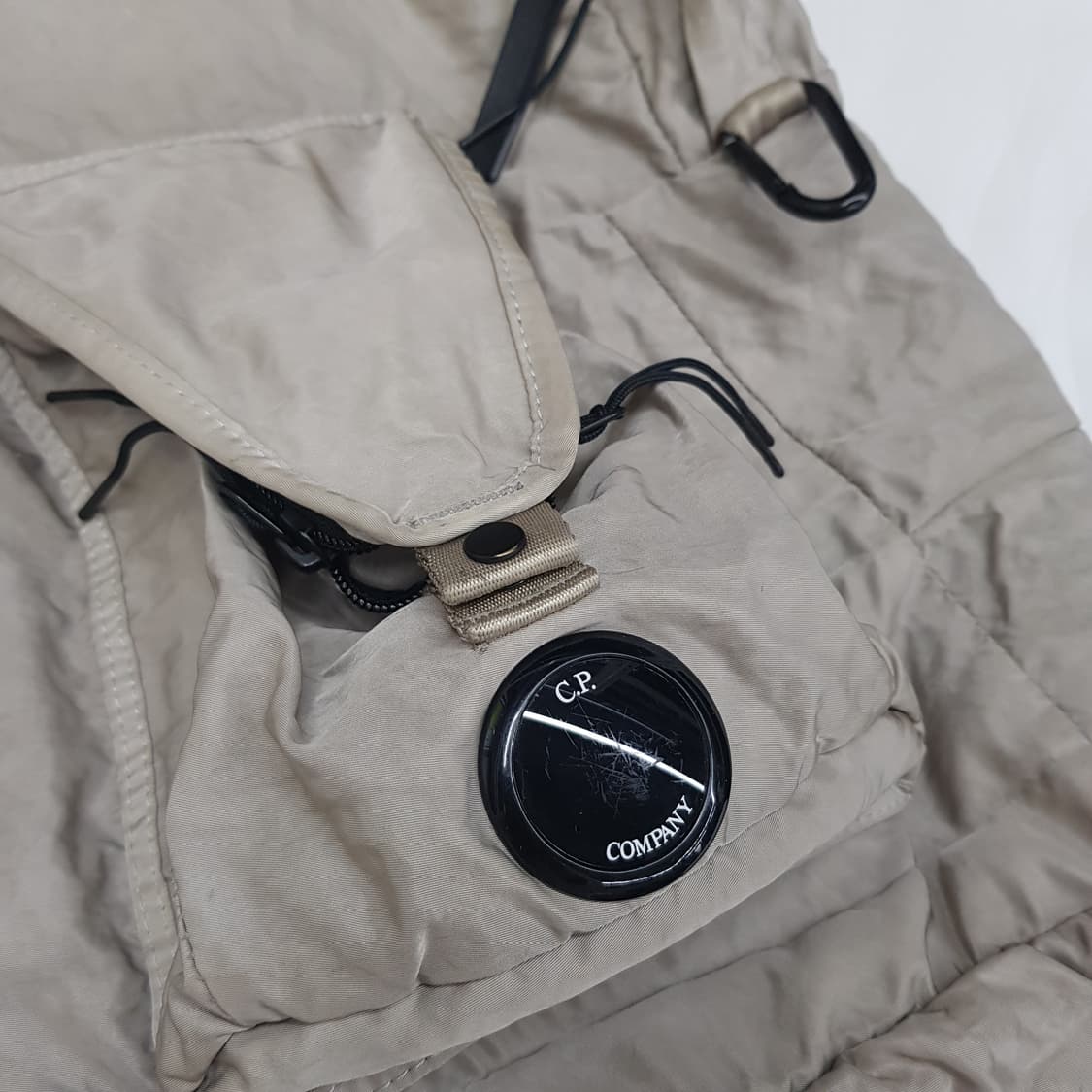 C.P. COMPANY 나일론 고글 포켓 백팩 상품이미지3