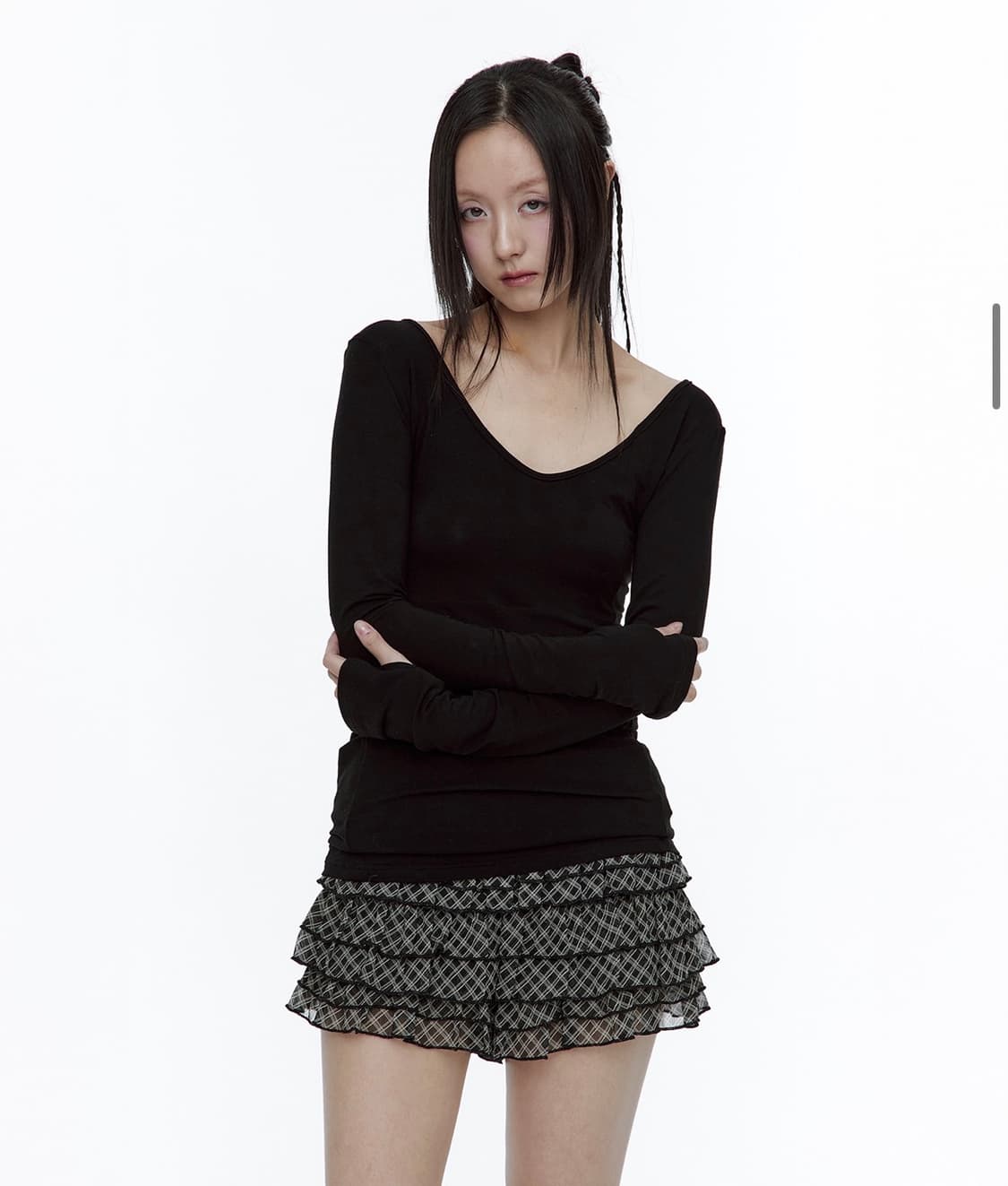 러프넥 크로스라인 슬림 탑 블랙 상품이미지2