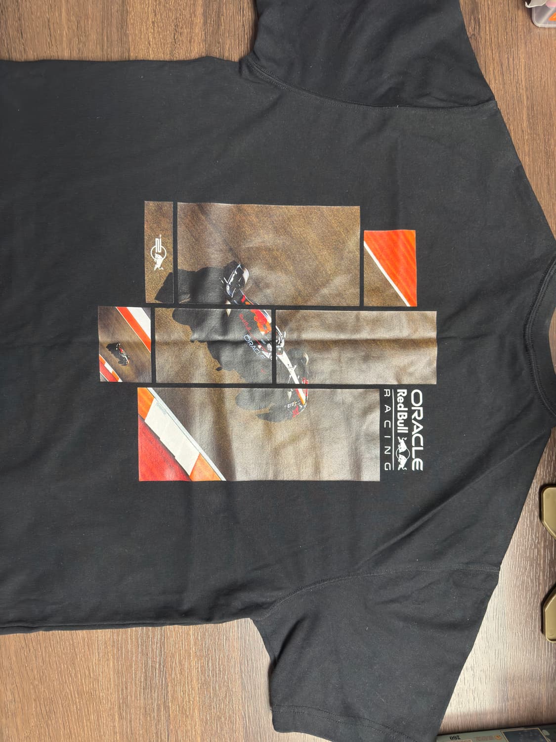 레드불 오라클 레이싱x뉴에라 F1 포토 티셔츠 판매합니다 상품이미지1