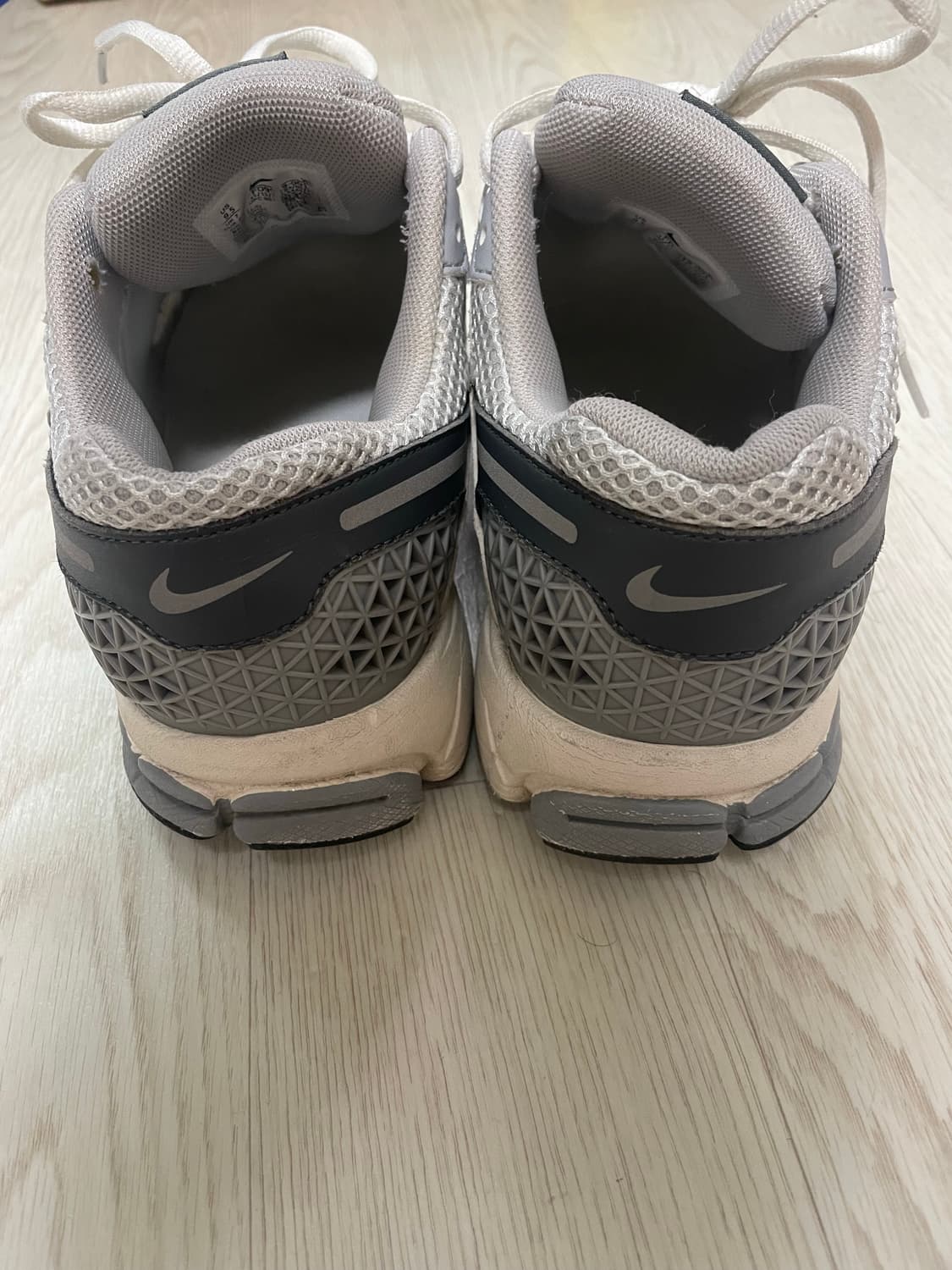 나이키 줌 보메로5 퓨어 플래티넘 실버 260 상품이미지4