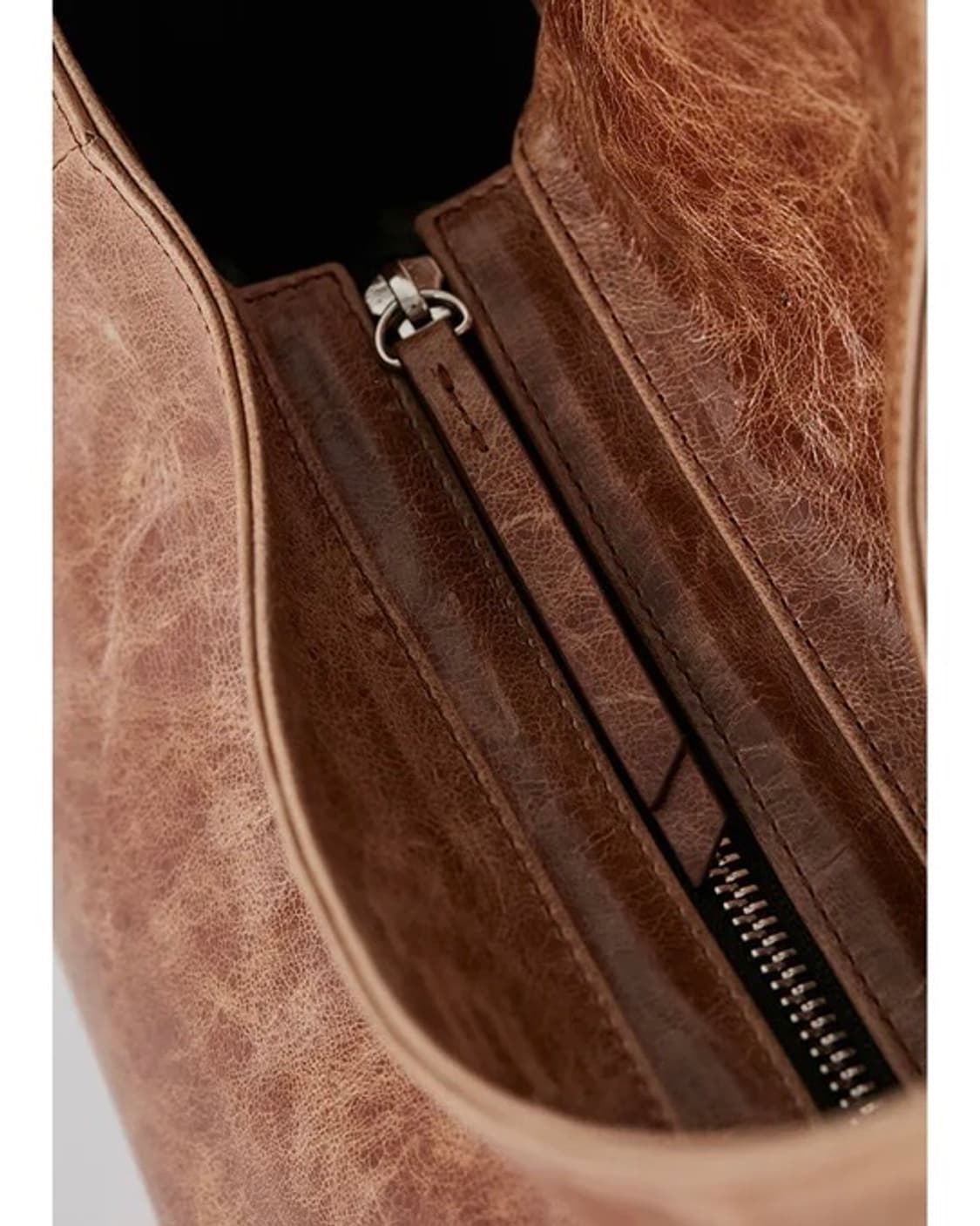 [1회 착용] coor 쿠어 하프 문 크로스 레더 토트백_원가 19.5 상품이미지4