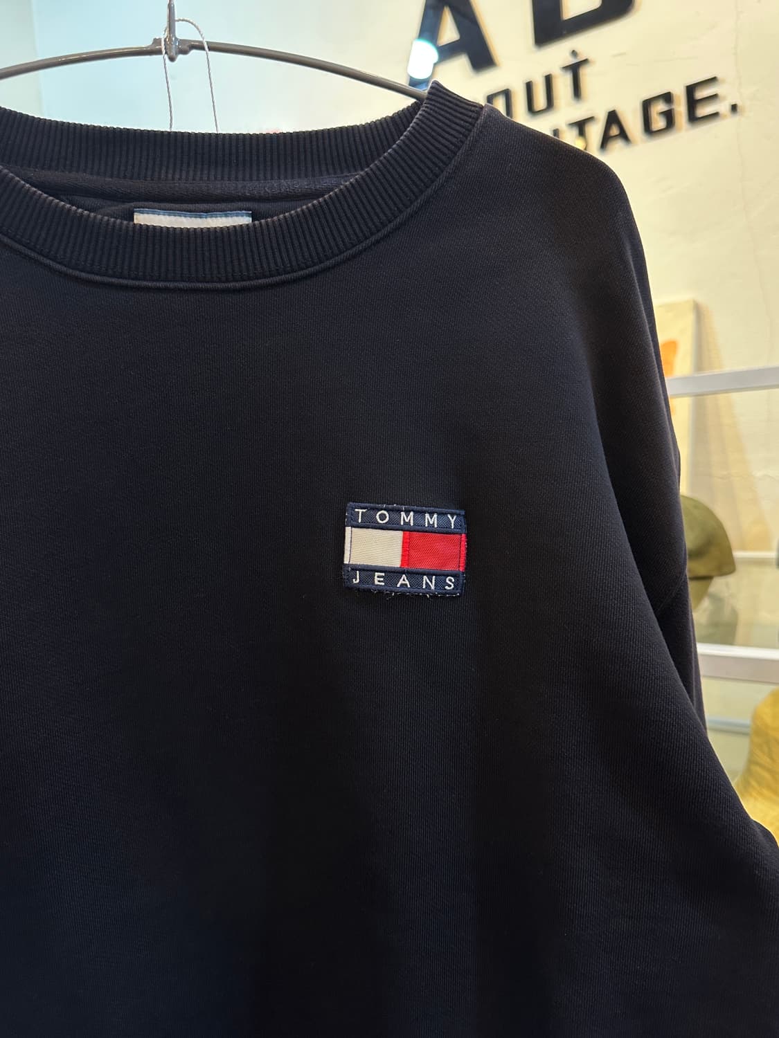 타미 진스 블랙 라운드넥 맨투맨 M 상품이미지2