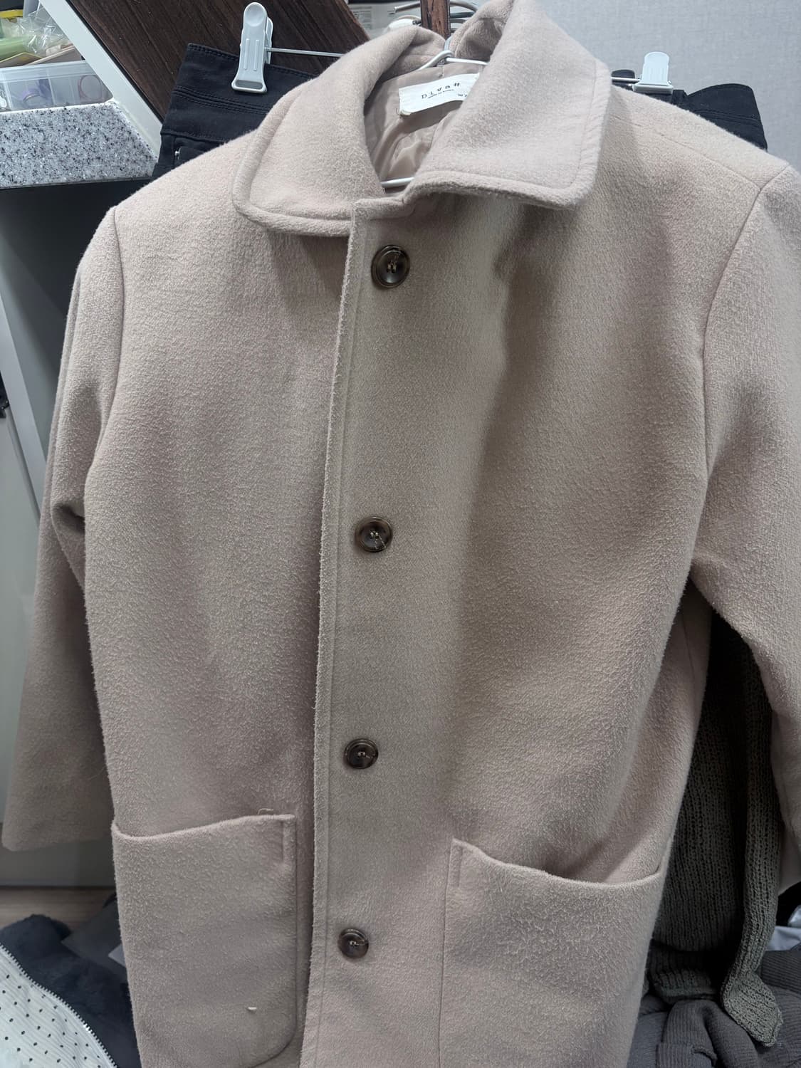 베이지색 코트 상품이미지1