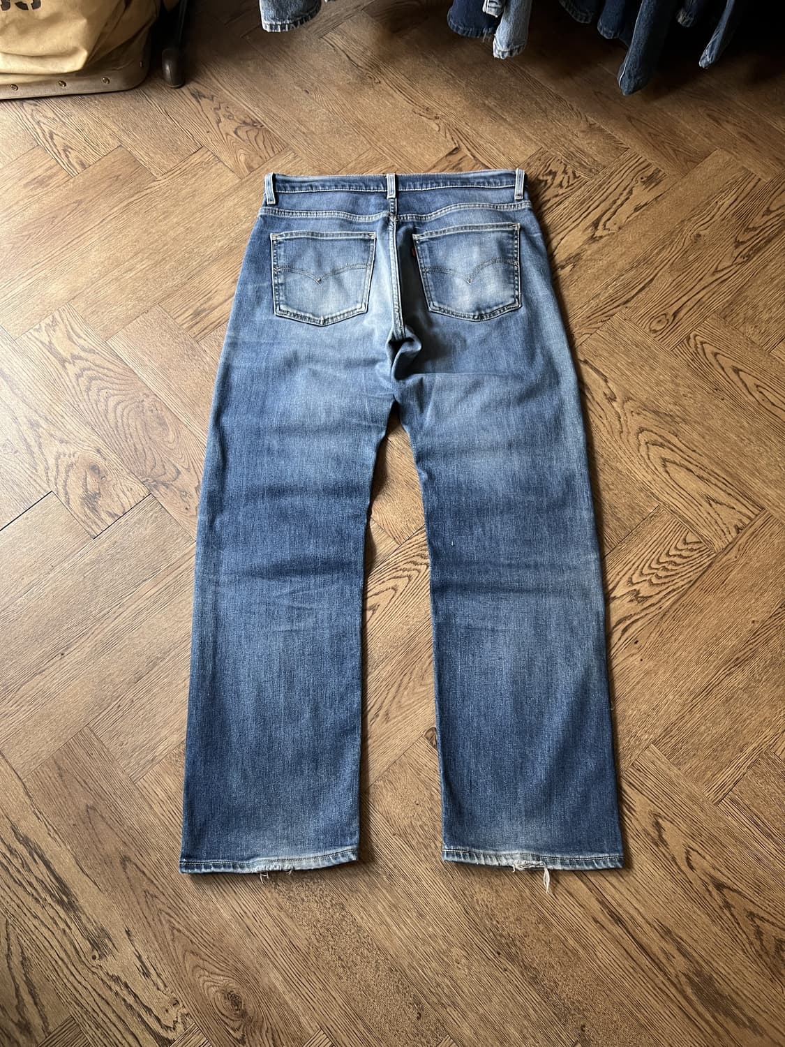 [33]리바이스 유럽 00515-8401 하드 페이딩 데님 팬츠 상품이미지2