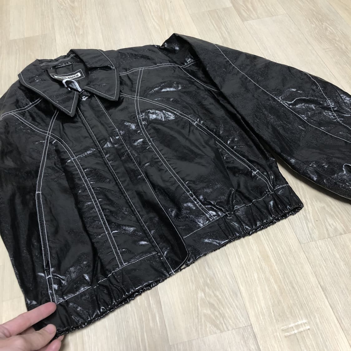 (S) 새상품 인사일런스 INSILENCE 우먼 글로시 리버시블 점퍼 상품이미지3