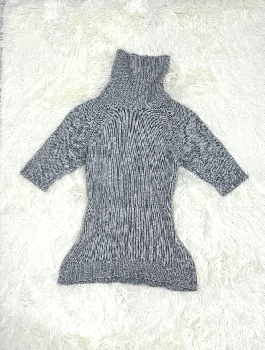 그레이 목폴라 반팔 니트 상품이미지1