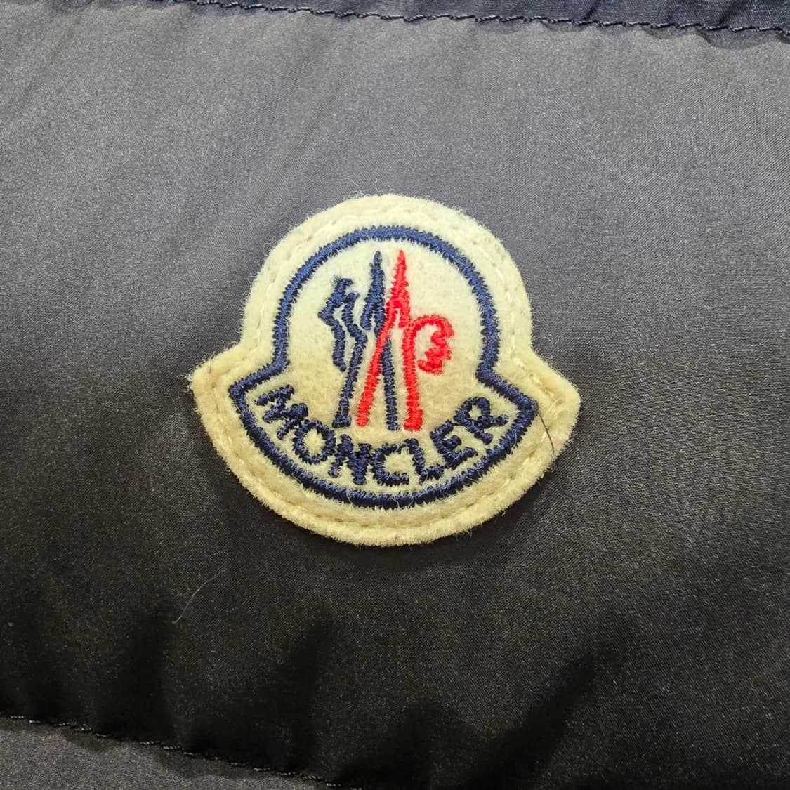 [중고/정품] 몽클레어 콘트린 조끼패딩 상품이미지3