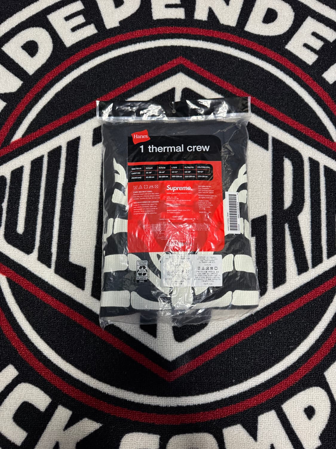 슈프림 헤인즈 본즈 써멀 크루 블랙 상품이미지2