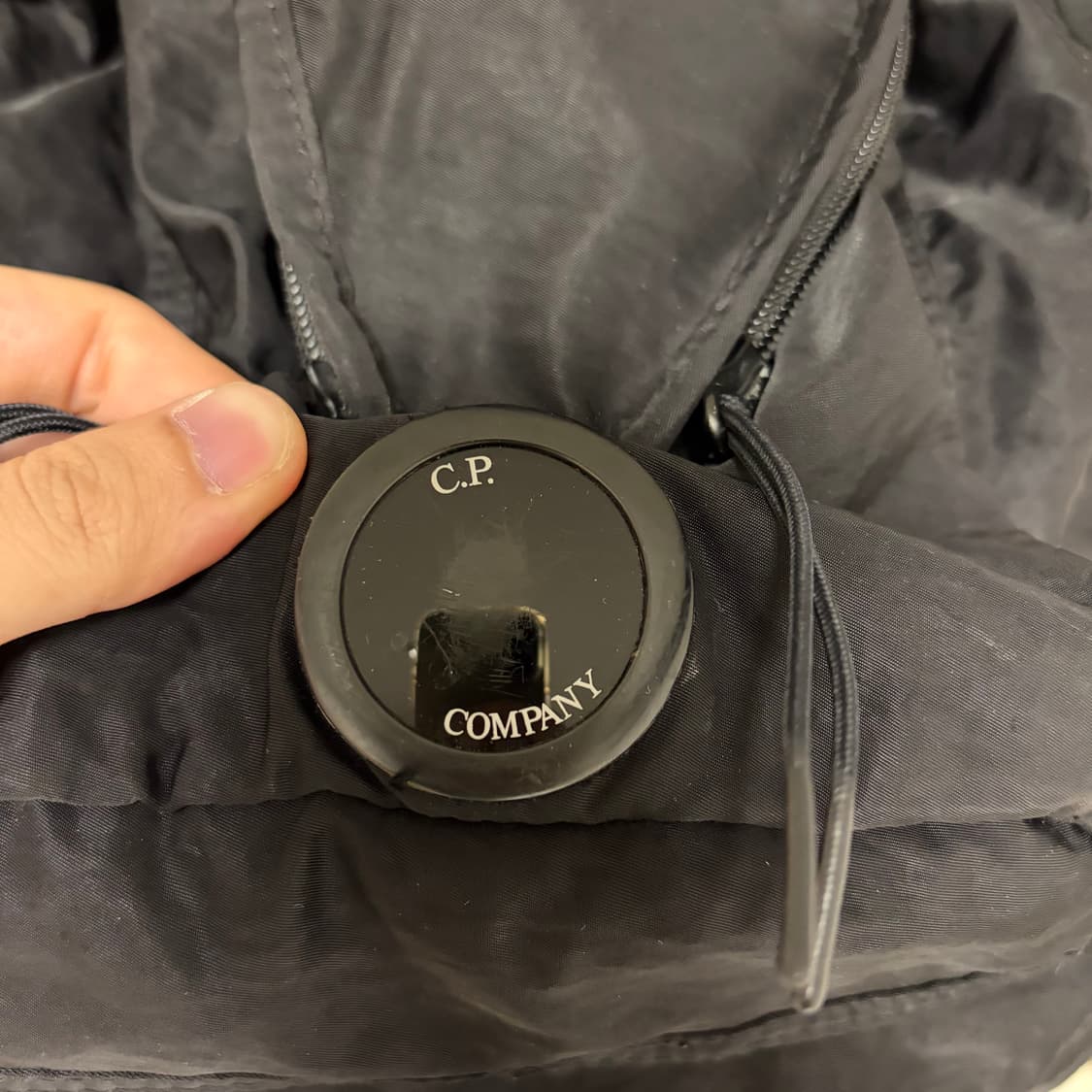 Cp 컴퍼니 C.P. Company 렌즈 와펜 나일론 백팩 가방 블랙 상품이미지6