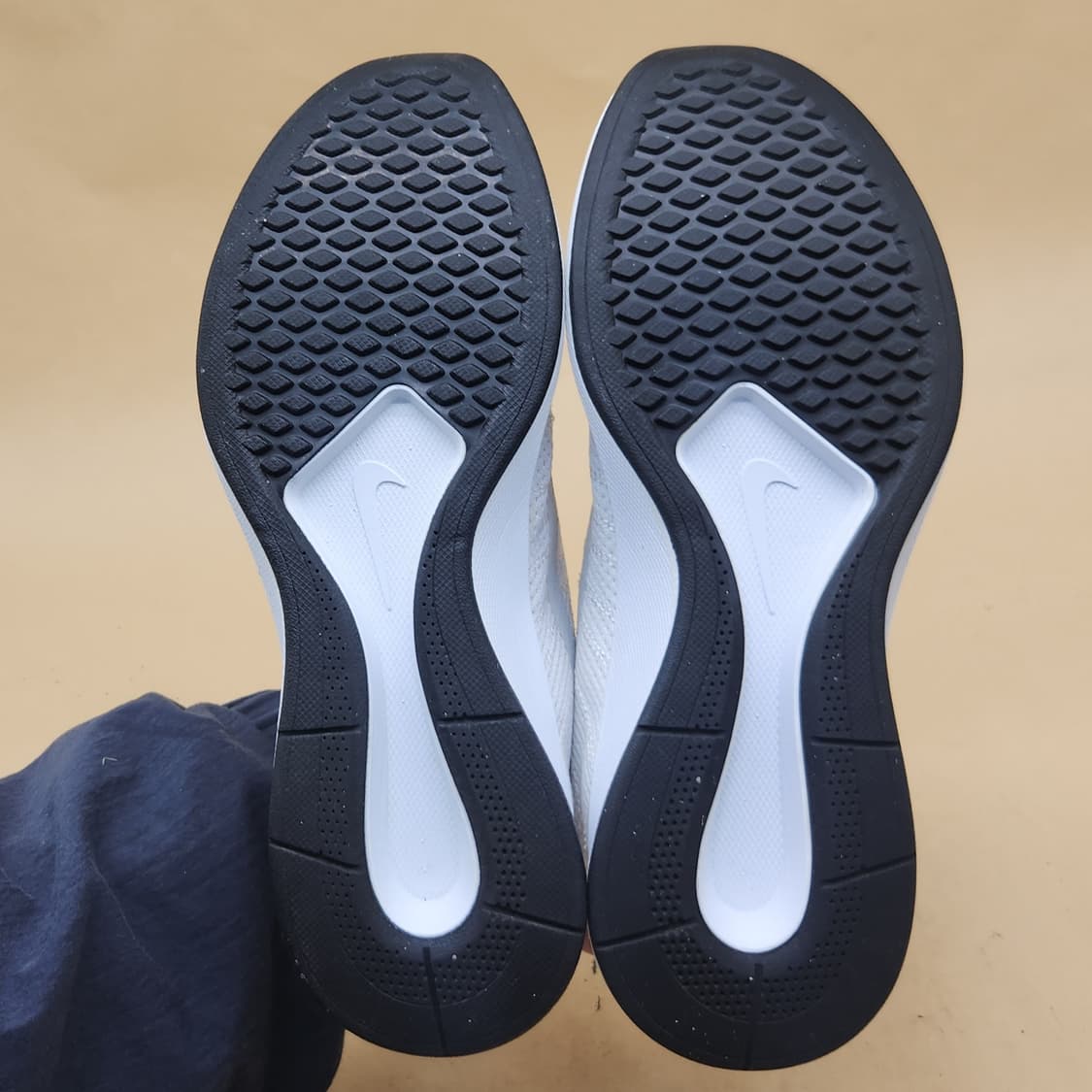 나이키 듀얼톤레이서 여성운동화230 상품이미지3