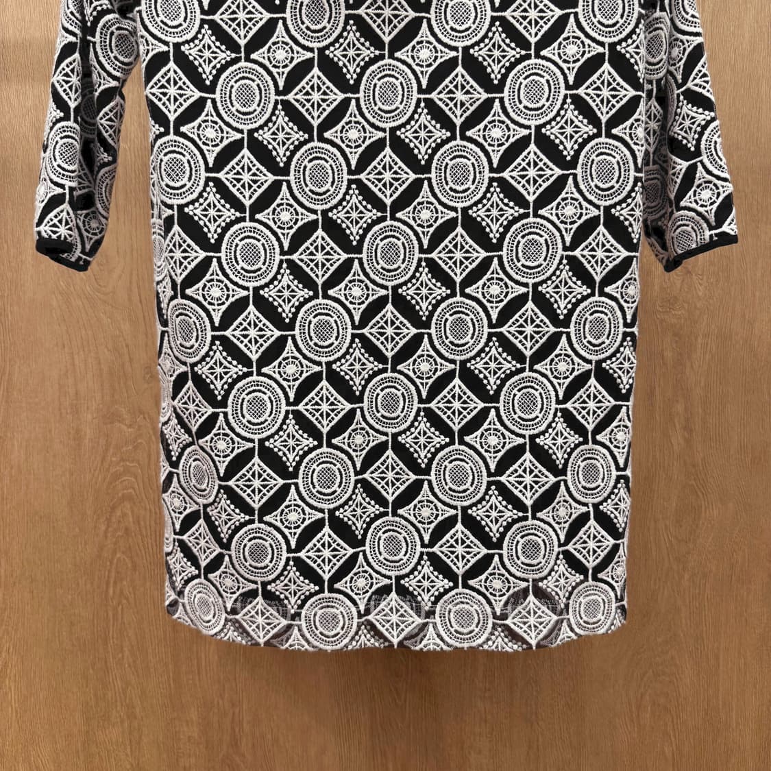 폴스미스 미니 원피스 기하학 자수 레이스 패턴 디테일 블랙 배색 상품이미지5