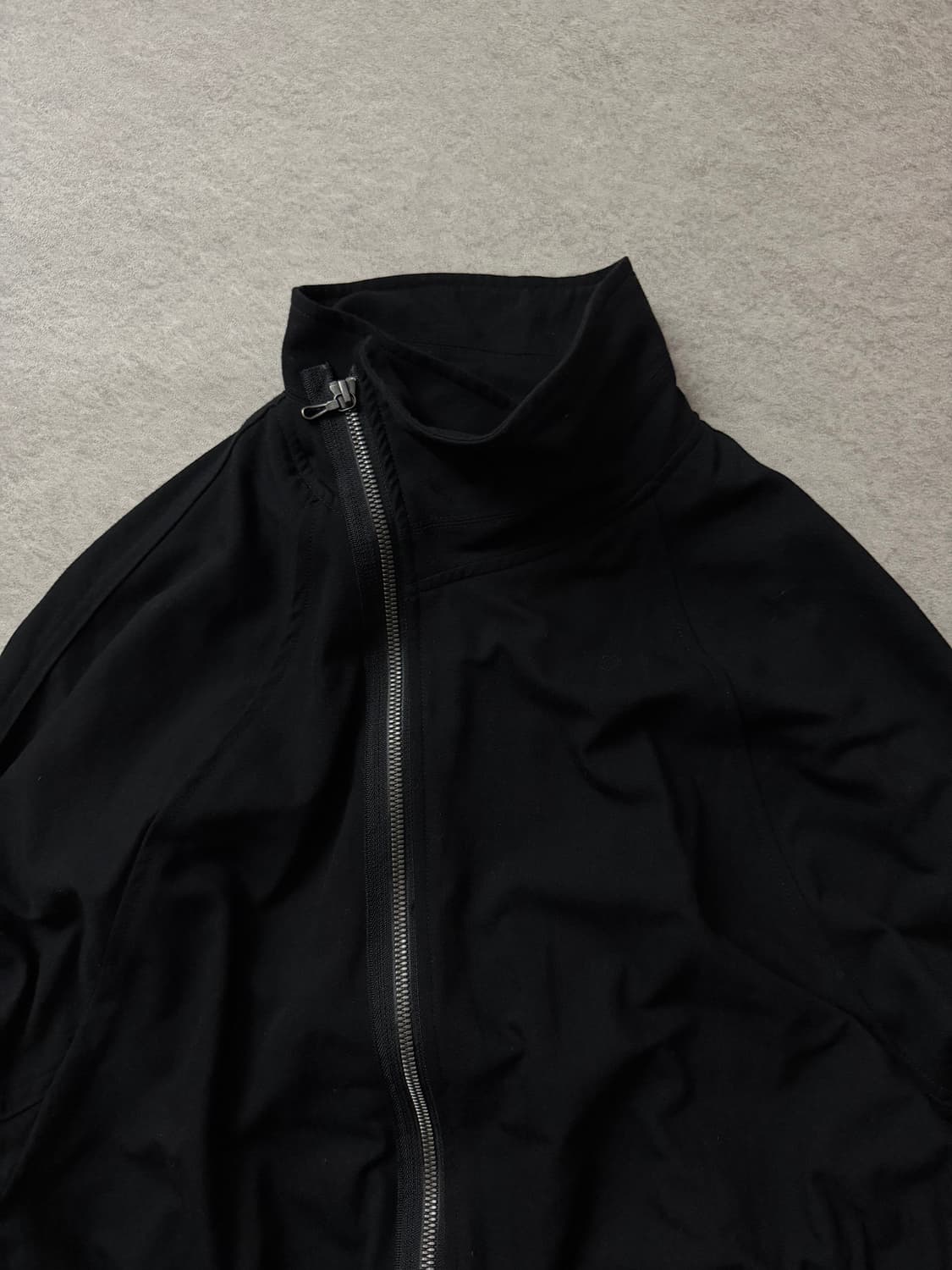 18SS 율리우스 사선 비대칭 하이넥 자켓 상품이미지4