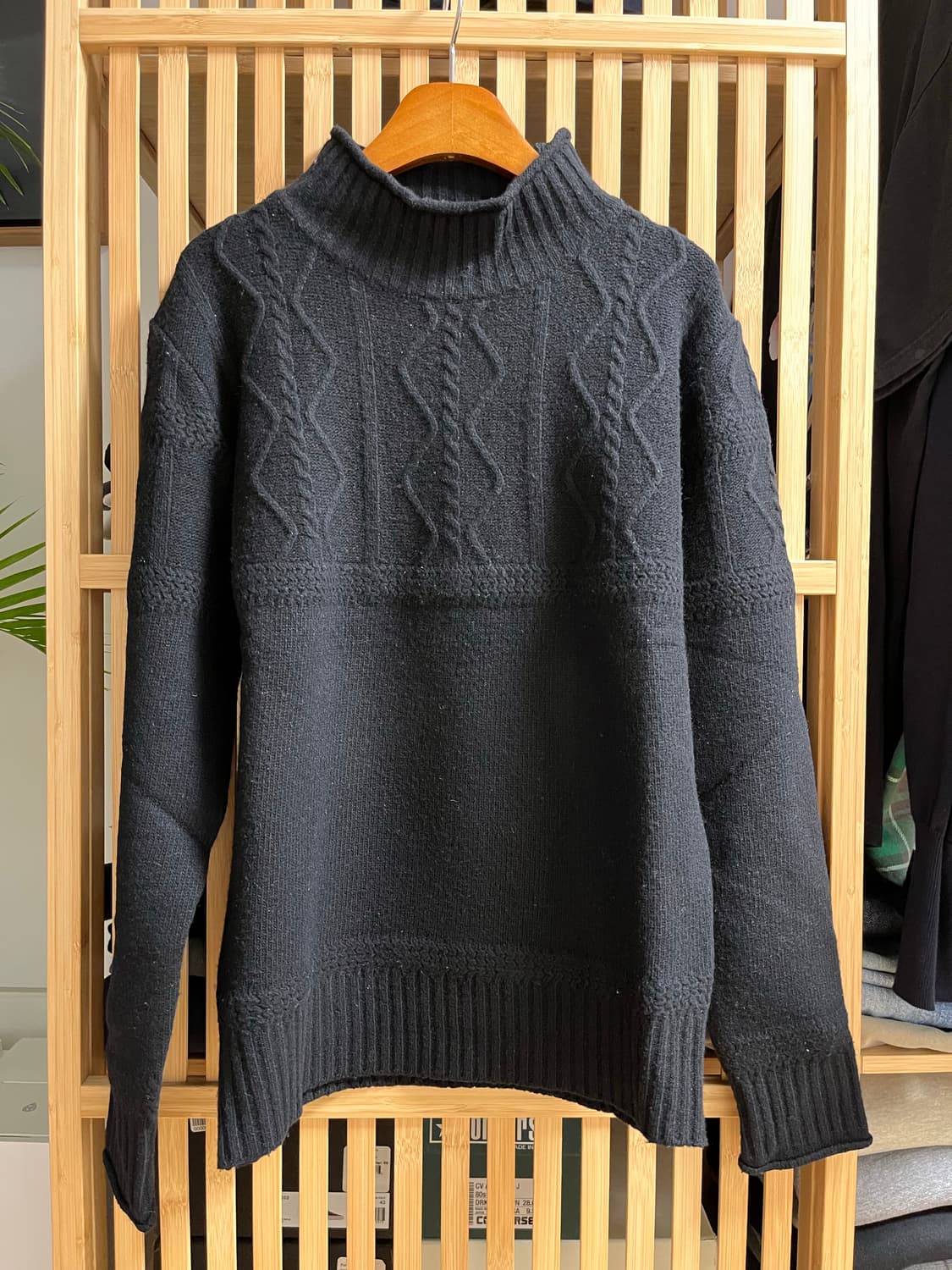 이스트로그 모크 넥 케이블 니트 스웨터 블랙 상품이미지2