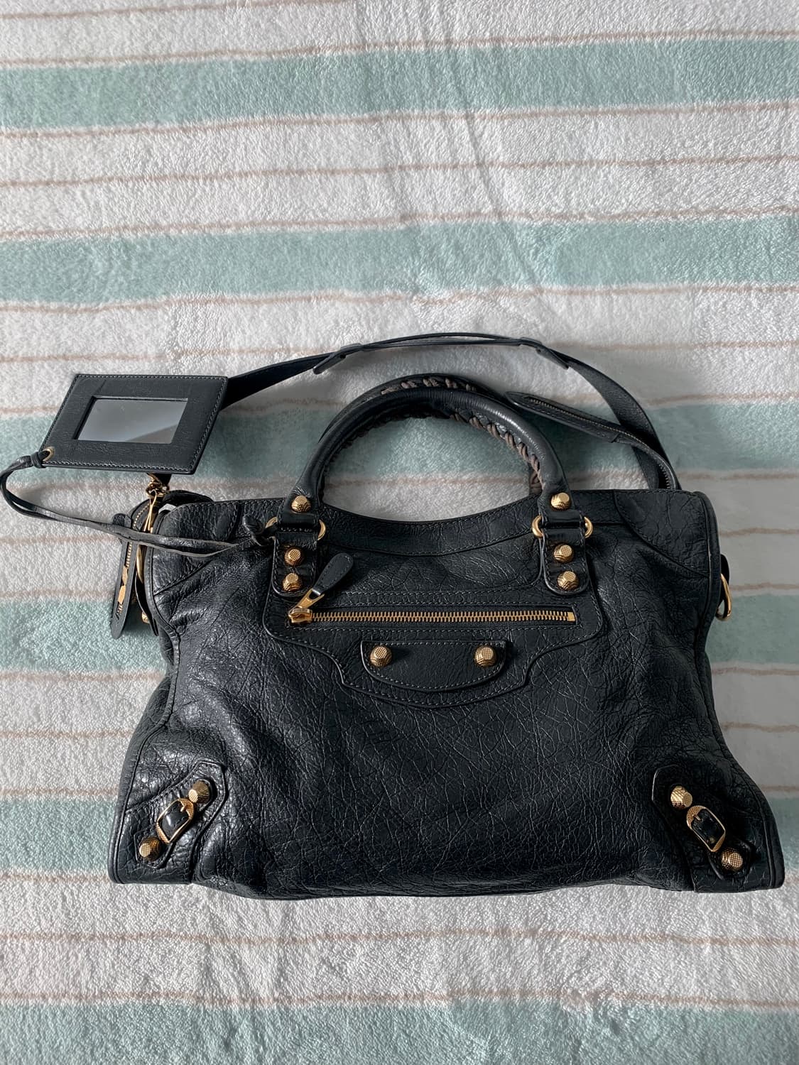 발렌시아가 르시티 모터백 미디움 다크그레이 상품이미지2