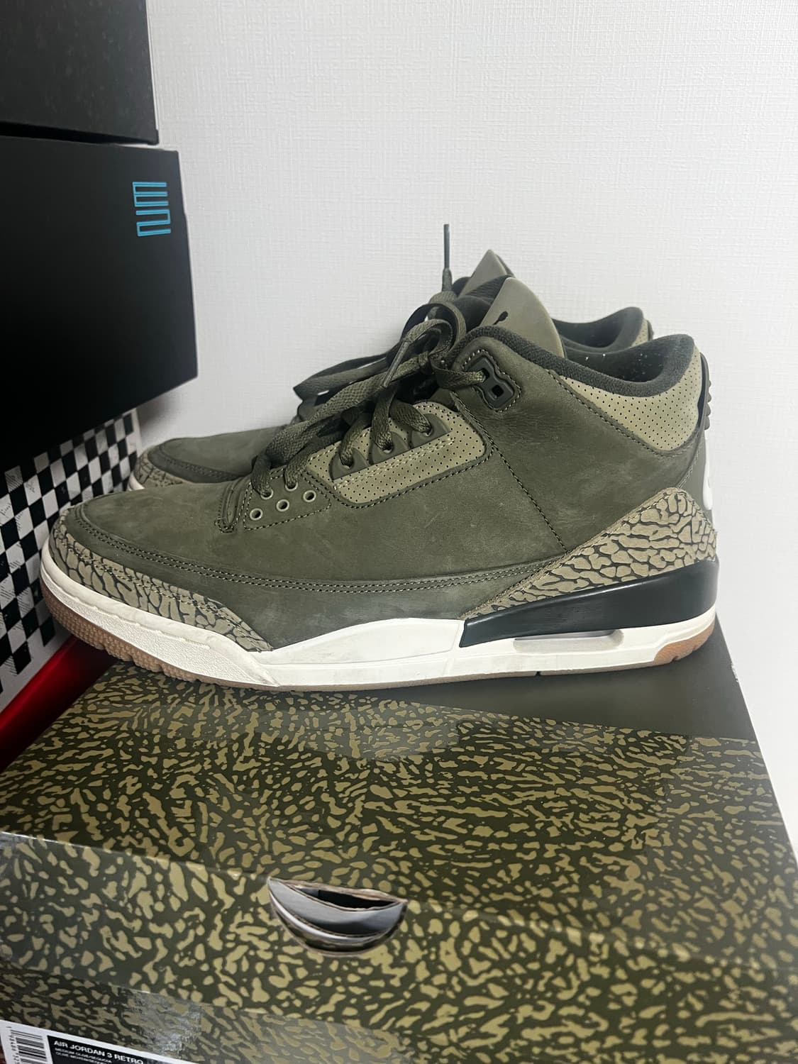 나이키 에어 조던 3 레트로 올리브  상품이미지2