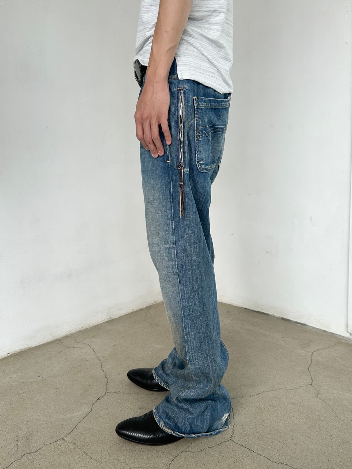 디젤 사이드 지퍼 플레어 데님 팬츠 상품이미지10